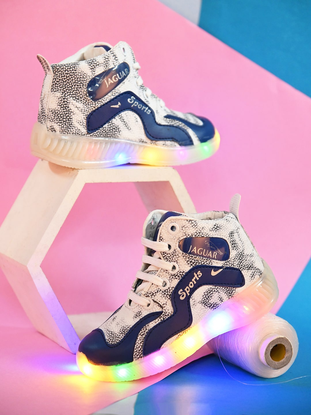 

BAESD Kids Colourblocked LED Lightweight Mid-Top Sneakers, White