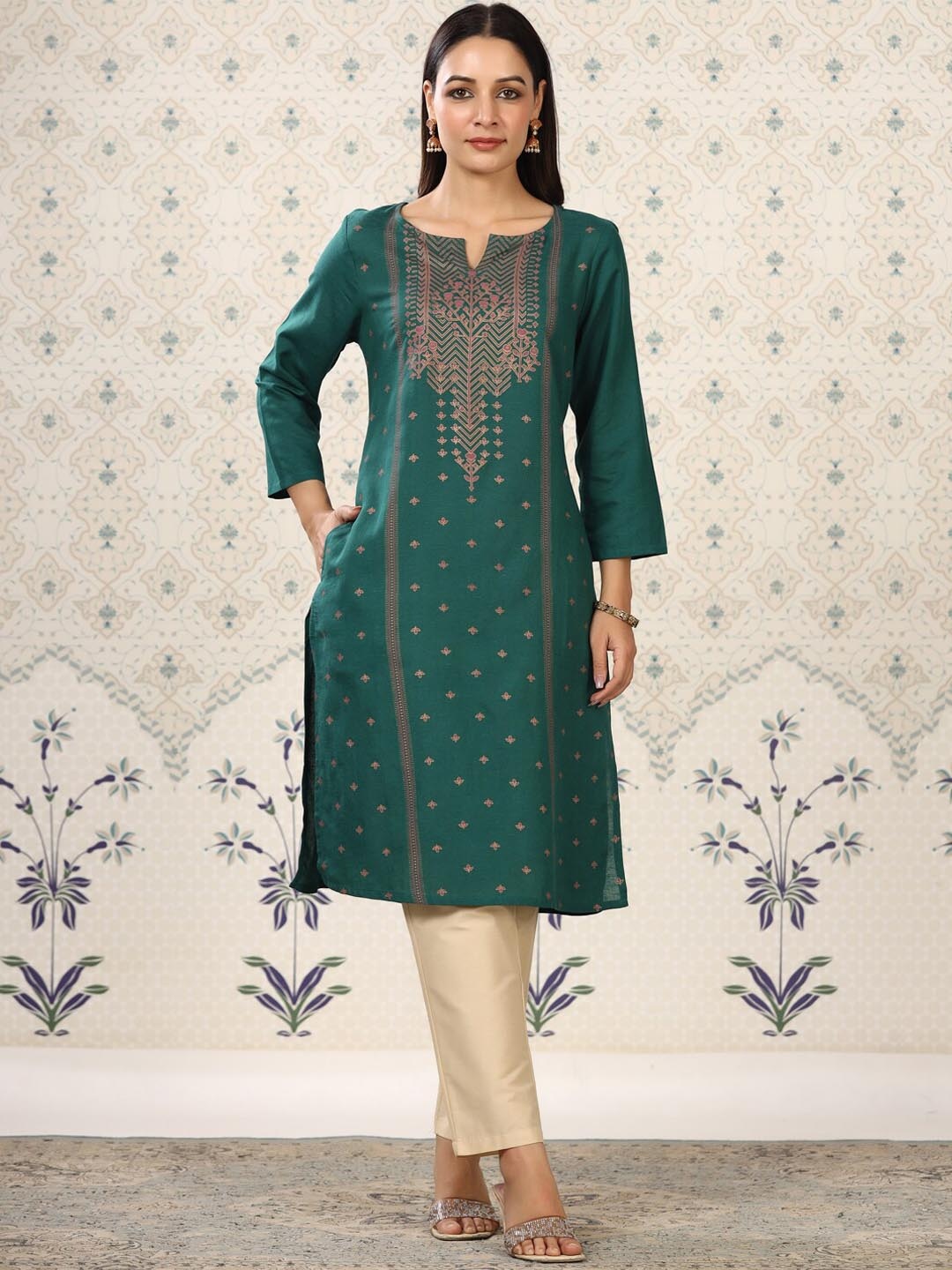 

Ode by House of Pataudi Green Ethnic Motifs Three-Quarter Sleeve Cotton & Linen Kurta