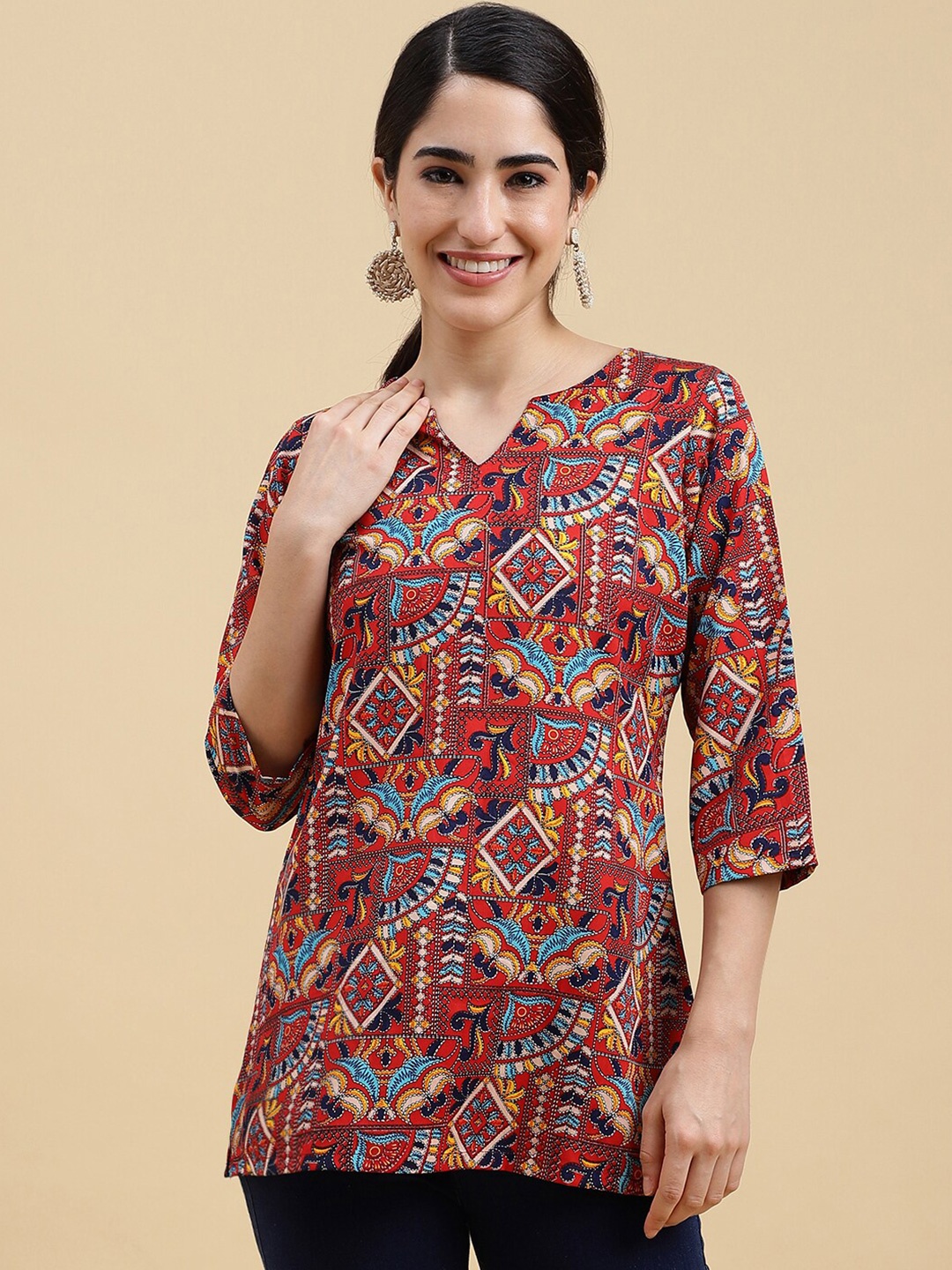 

J Turritopsis Red Printed V-Neck Kurti