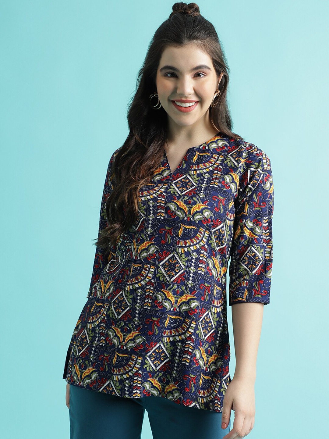 

J Turritopsis Blue Printed V-Neck Kurti