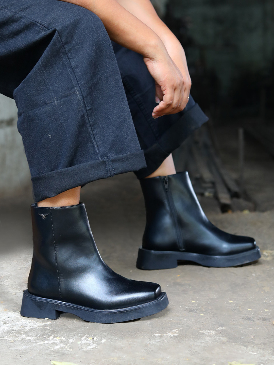 

Monrow Women Block-Heeled Mid-Top Regular Boots, Black