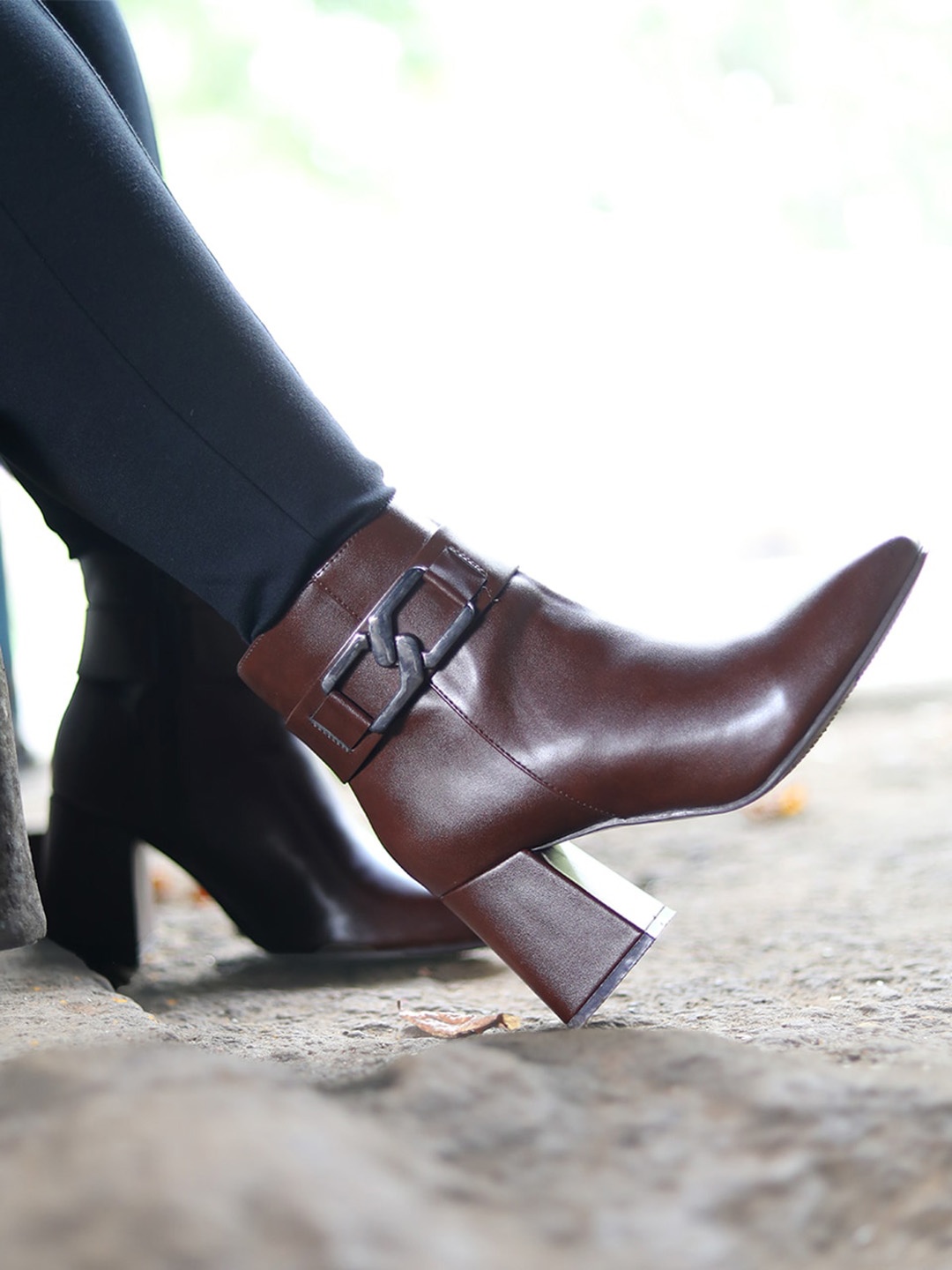 

Monrow Women Enigma Heeled Buckle Detail Mid-Top Regular Boots, Brown