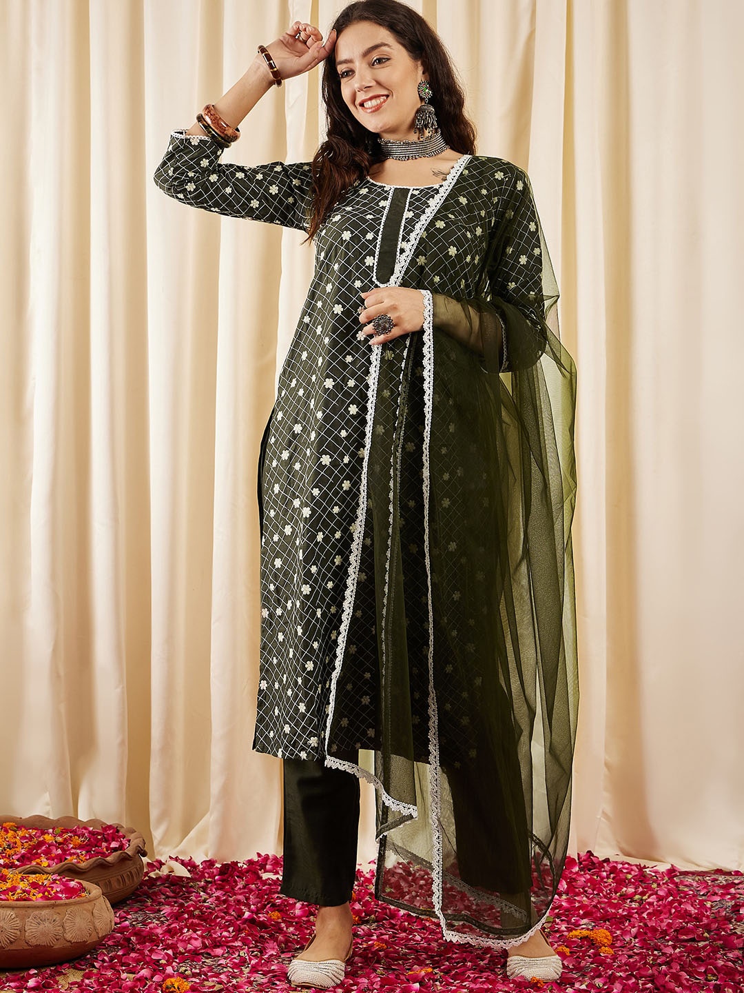 

Inddus Floral Embroidered Kurta & Trousers With Dupatta, Green