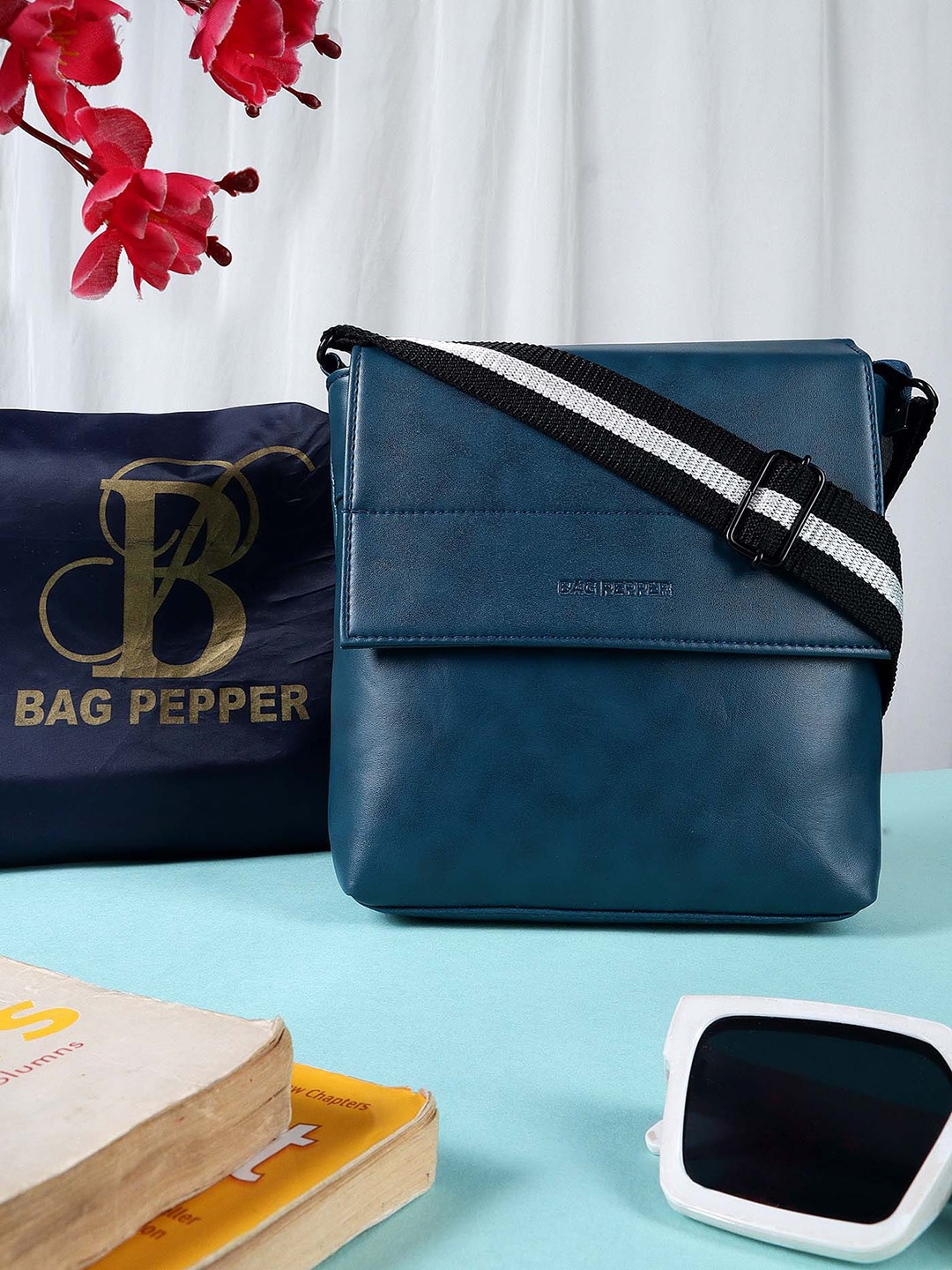 

Bag Pepper Textured Structured Sling Bag, Navy blue