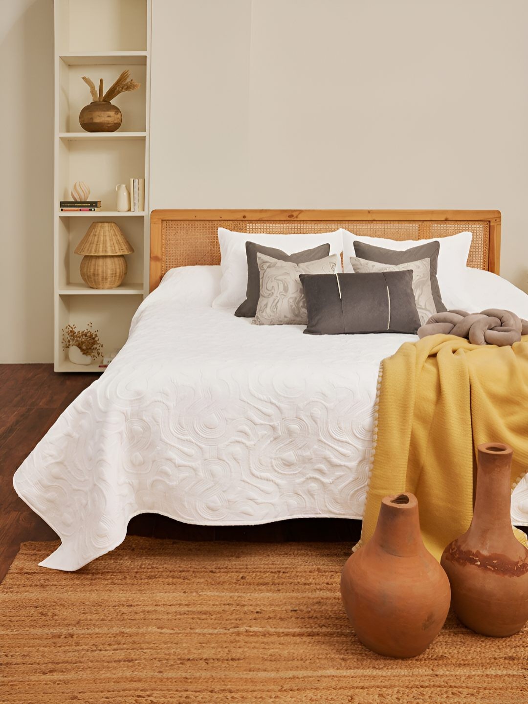 

Eris Home Grey Abstract Double King Cotton Bedcover With 2 Pillow Covers