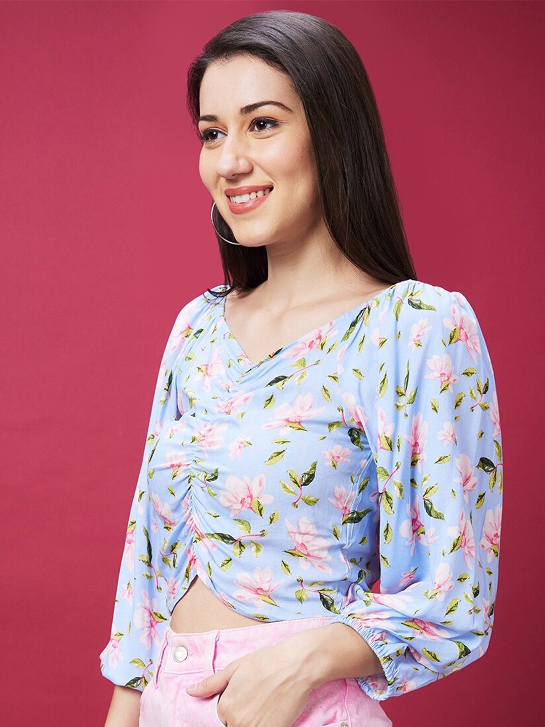 

Globus Blue Floral Printed Sweetheart Neck Puff Sleeves Smocked Crop Top