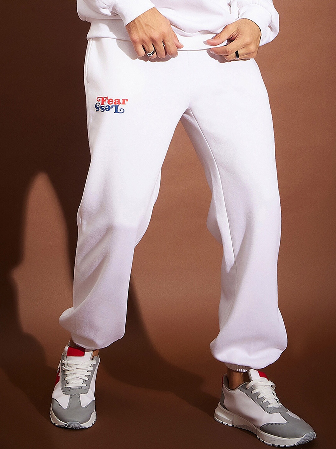 

MASCLN SASSAFRAS Men White Mid-Rise Oversized Joggers