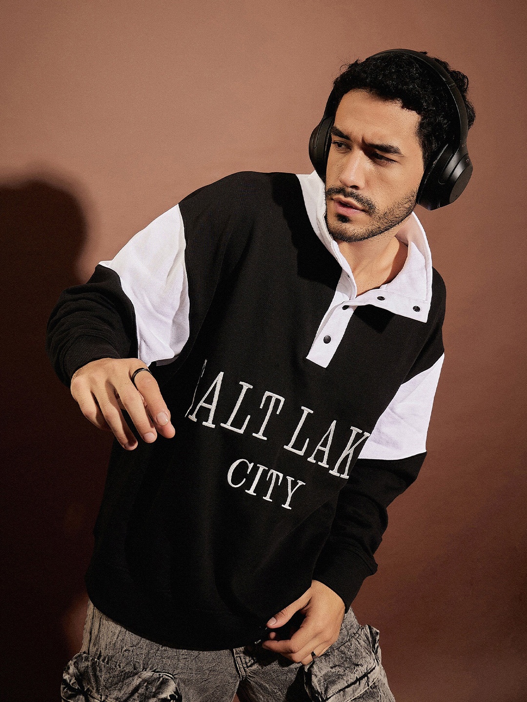 

MASCLN SASSAFRAS Black & White Typography Printed Fleece Sweatshirt