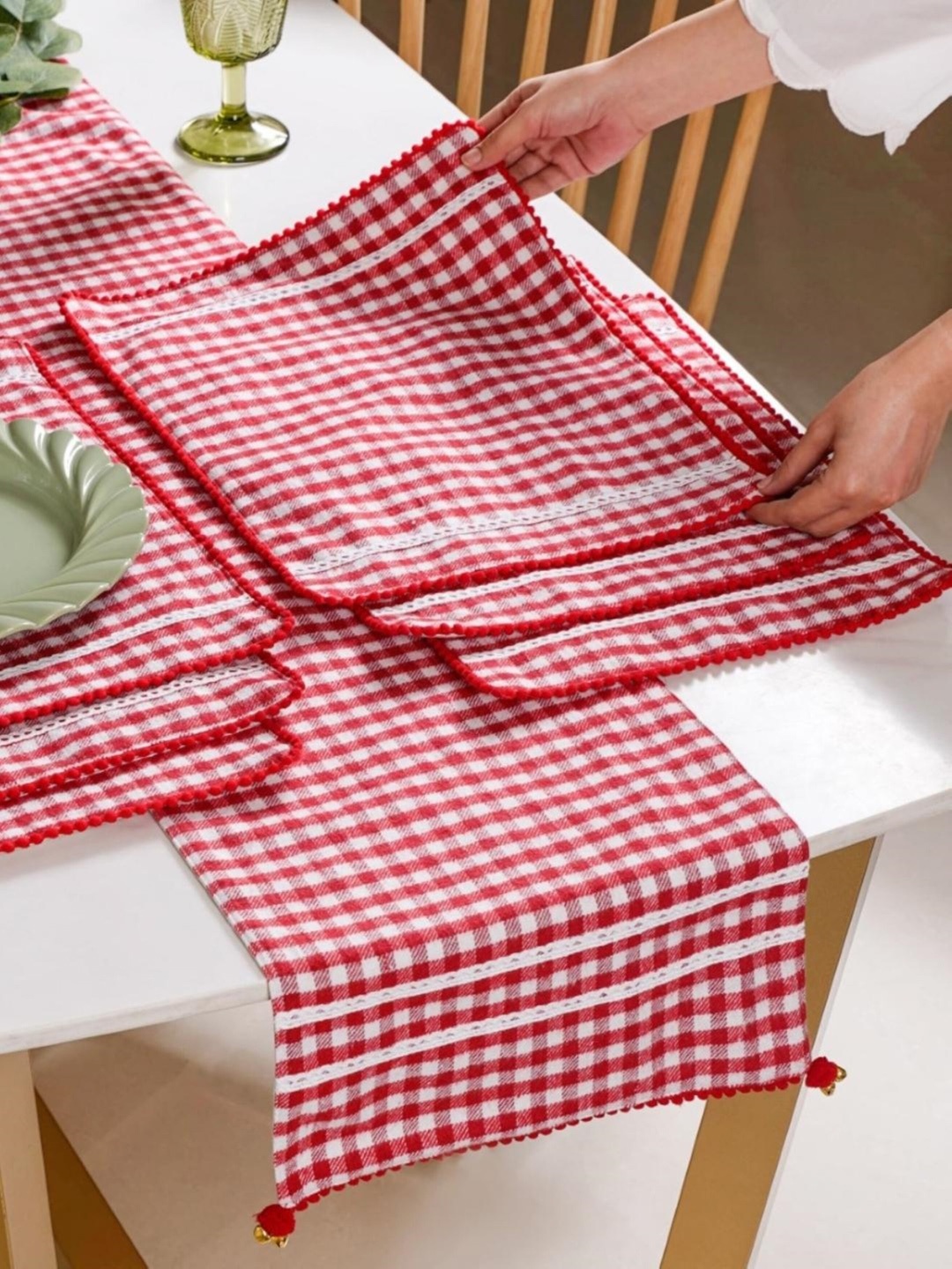 

Nestasia Red & White 7 Pieces Checked Cotton Table Runner with Table Mats