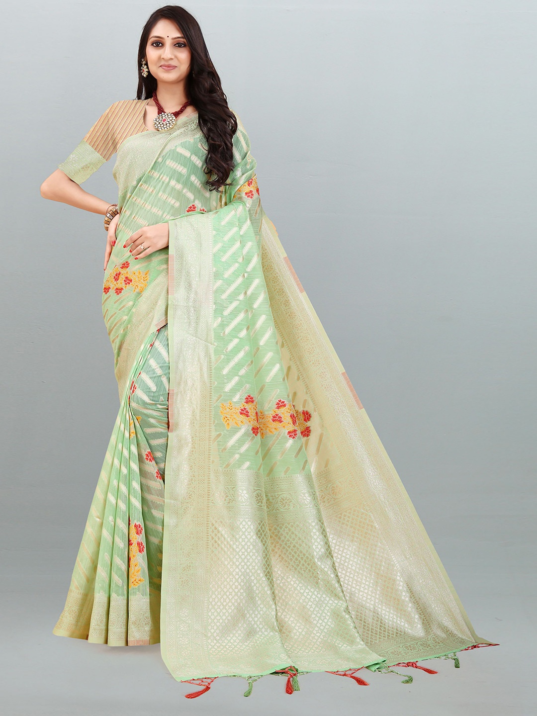 

DIVASTRI Striped Zari Detailed Pure Linen Saree, Green