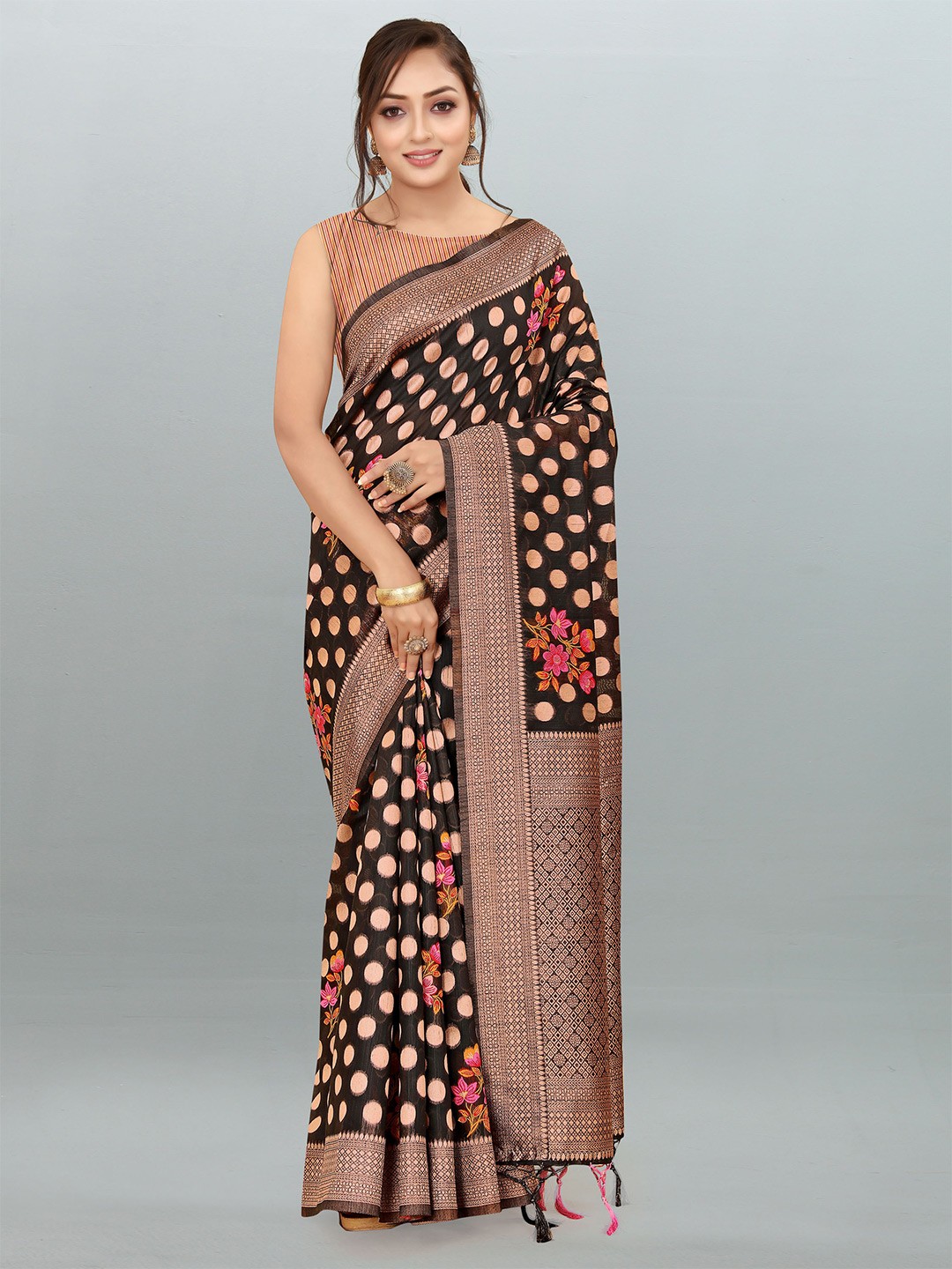 

DIVASTRI Geometric Woven Design Zari Pure Linen Saree, Black