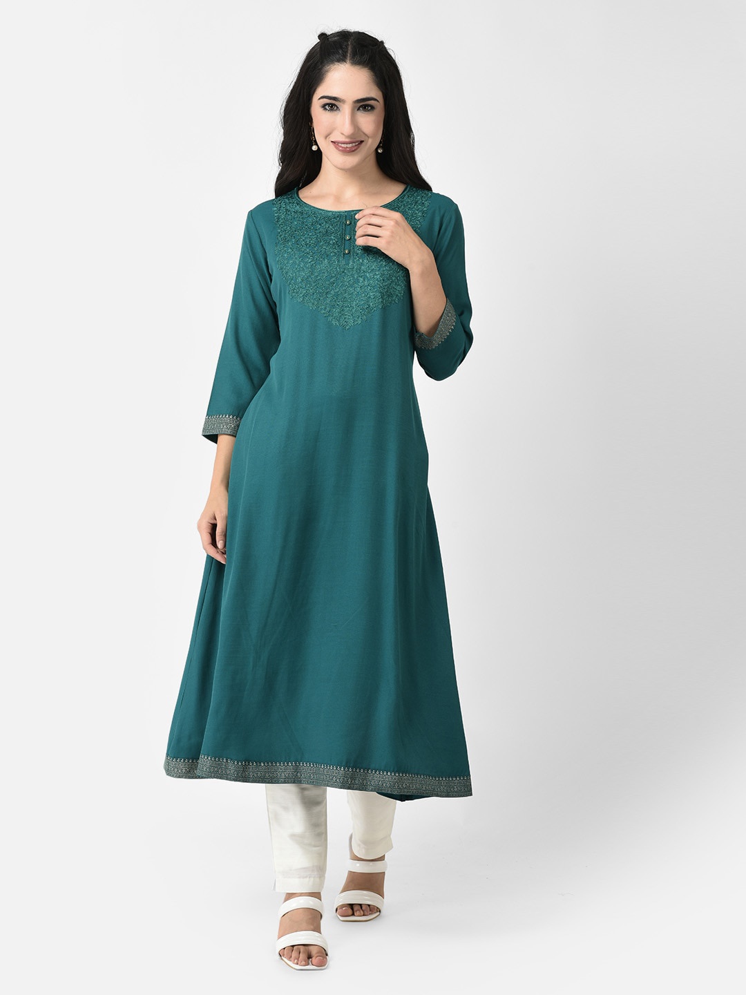 

Span Floral Embroidered A-Line Kurta, Green