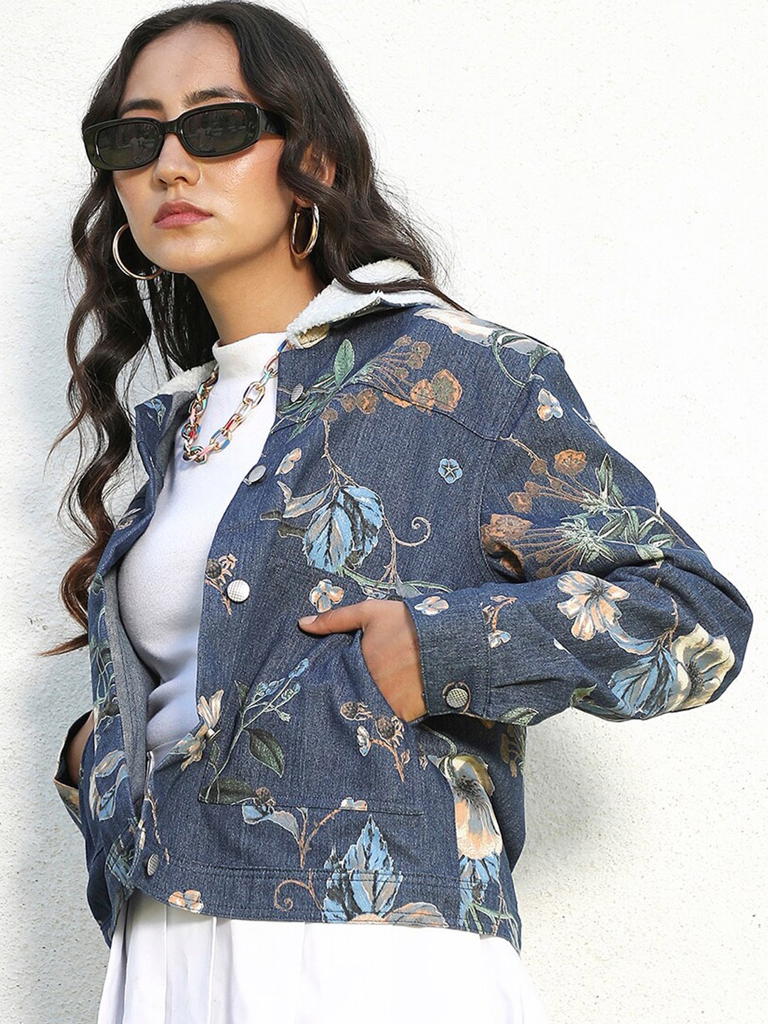 

Campus Sutra Windcheater Floral Printed Cotton Crop Denim Jacket, Blue