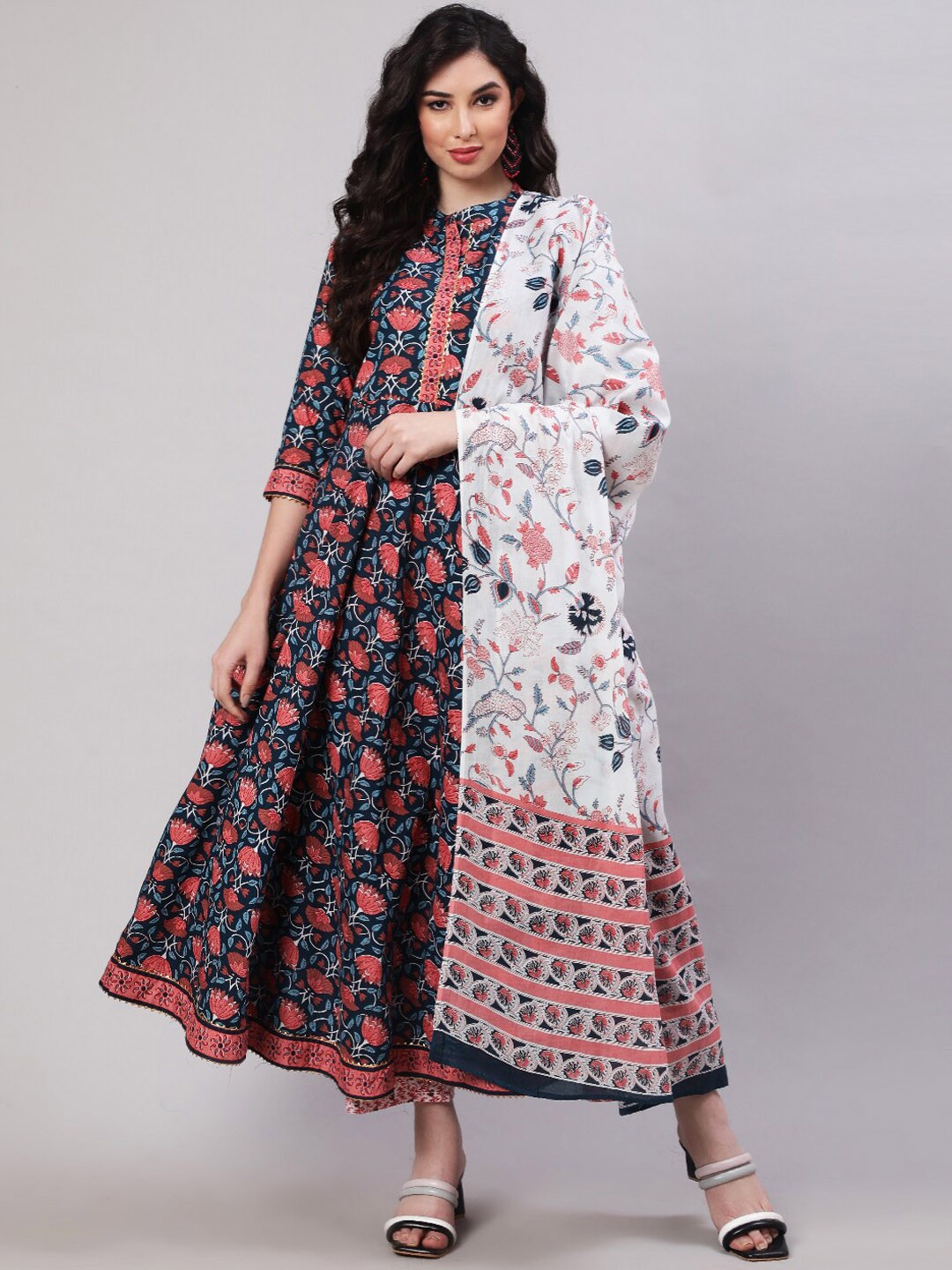 

GLAM ROOTS Floral Printed Pure Cotton Kurta & Trouser With Dupatta, Navy blue