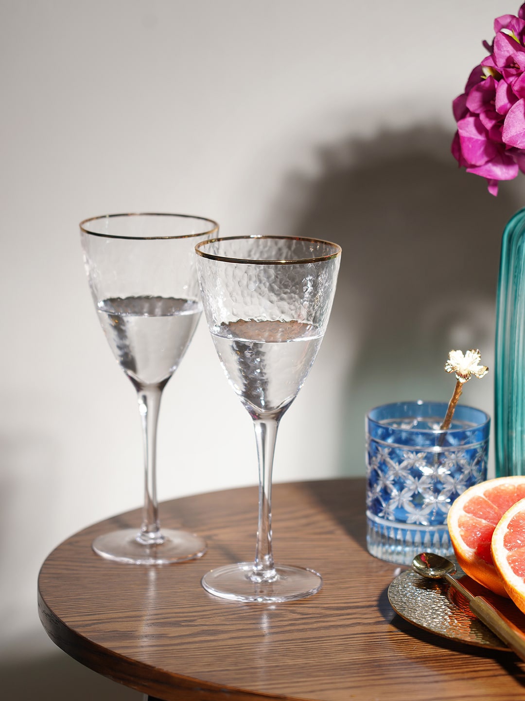 

Pure Home and Living Transparent 2 Pieces Hammered Wine Glasses