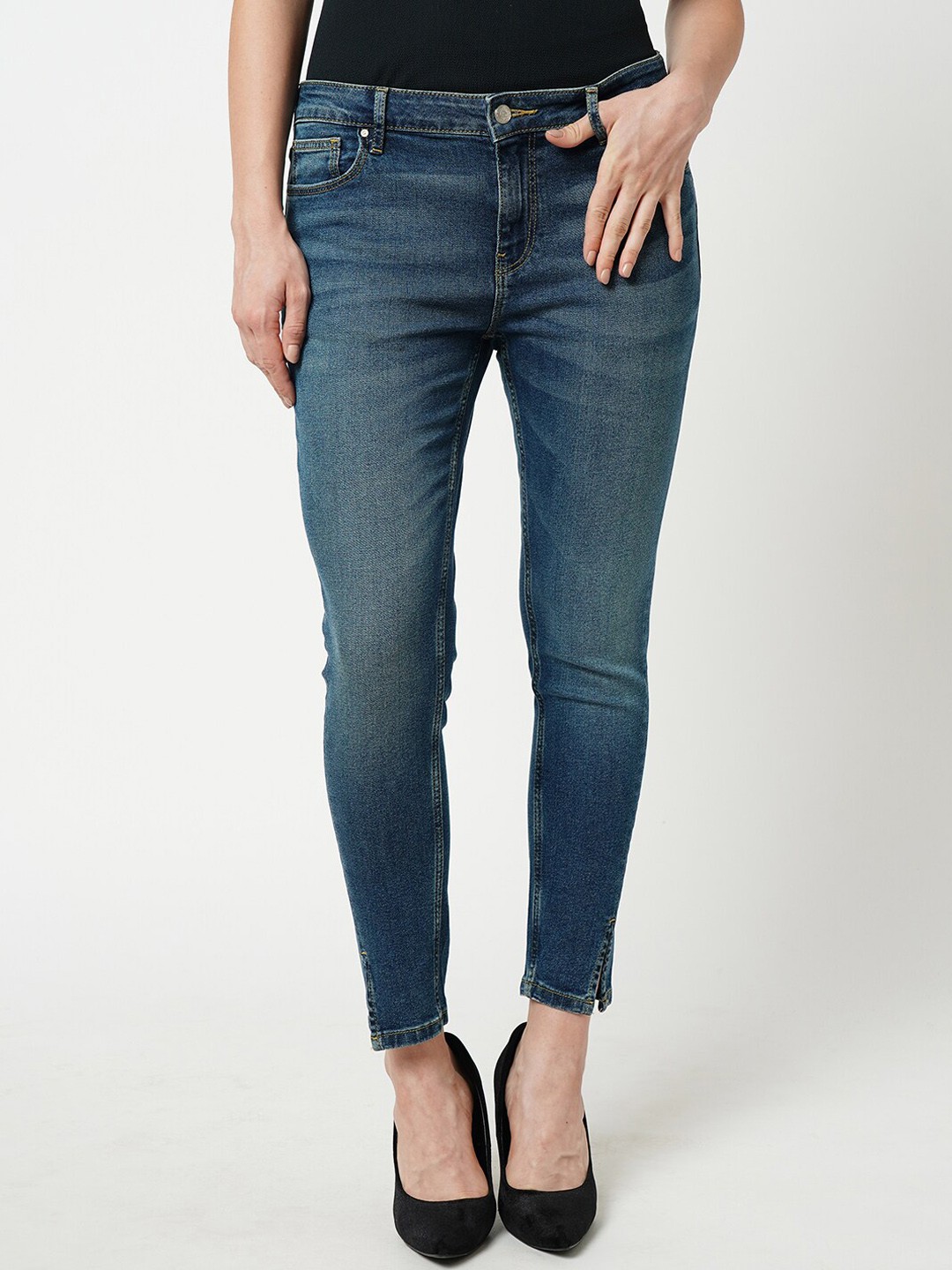 

ONLY Women Mom Fit Light Fade Heavy Fade Clean Look Stretchable Jeans, Blue
