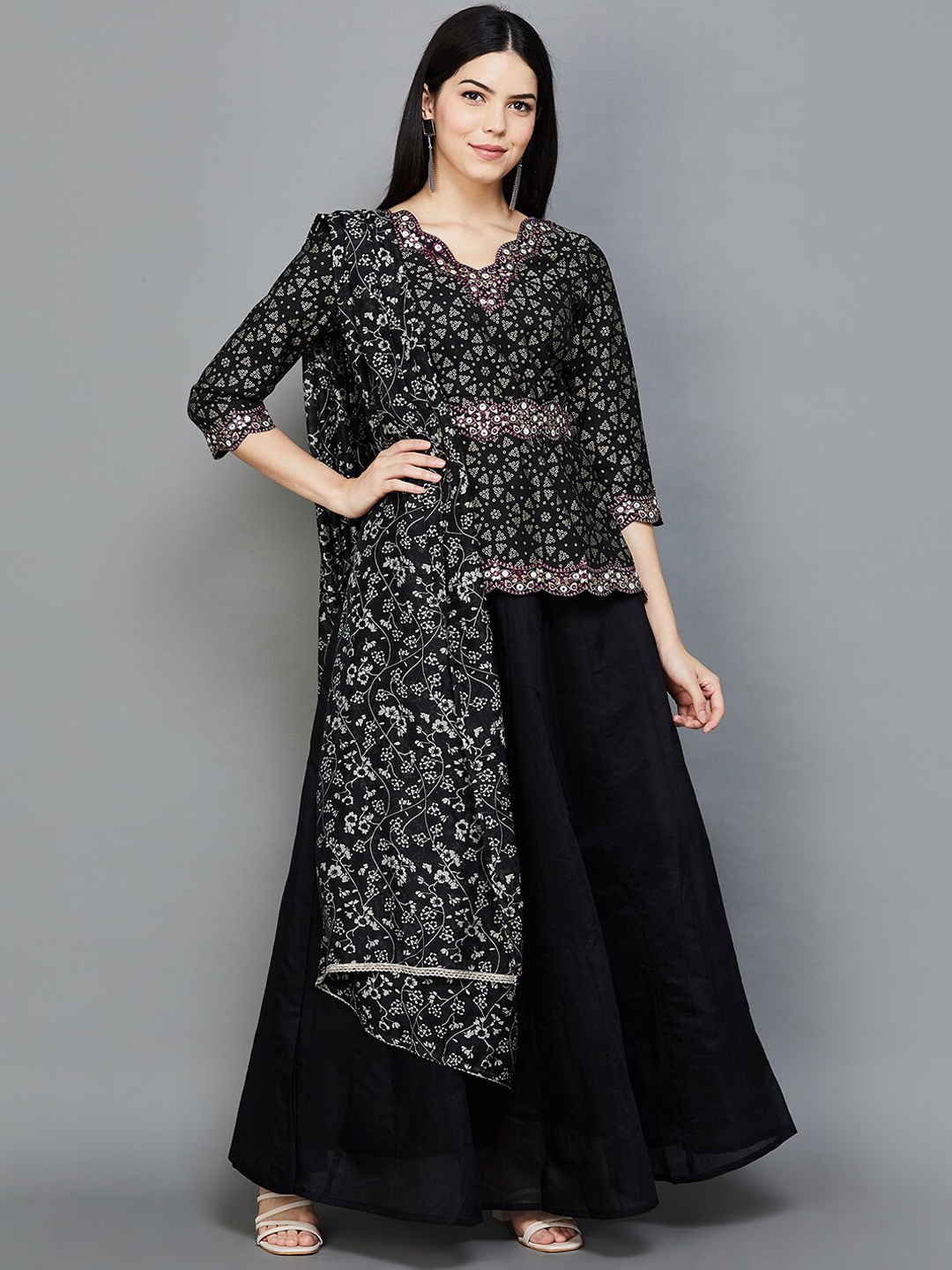 

Melange by Lifestyle Floral Printed V-Neck, Black