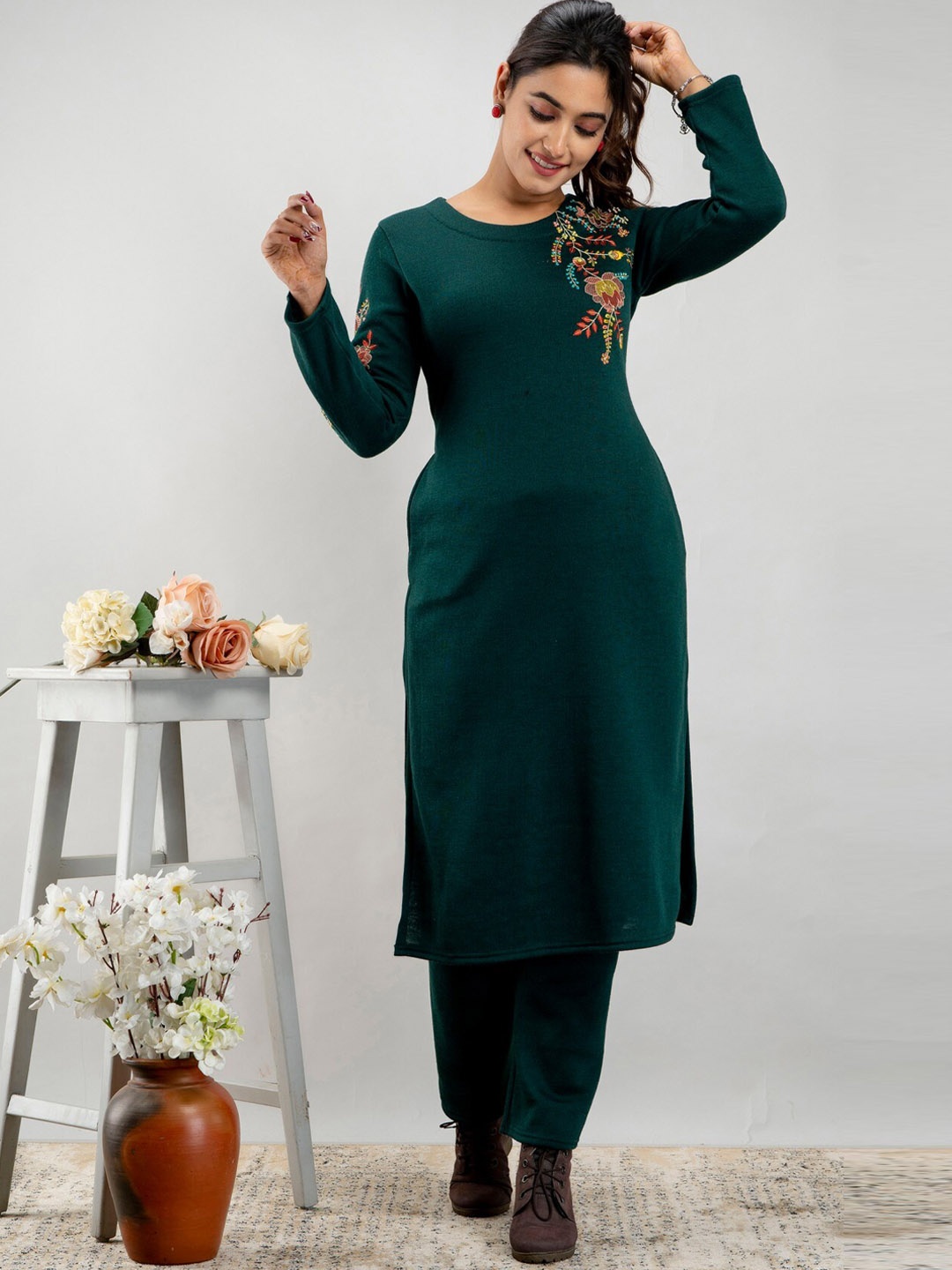 

SUTI Floral Embroidered Pure Wool Kurta With Trouser, Green