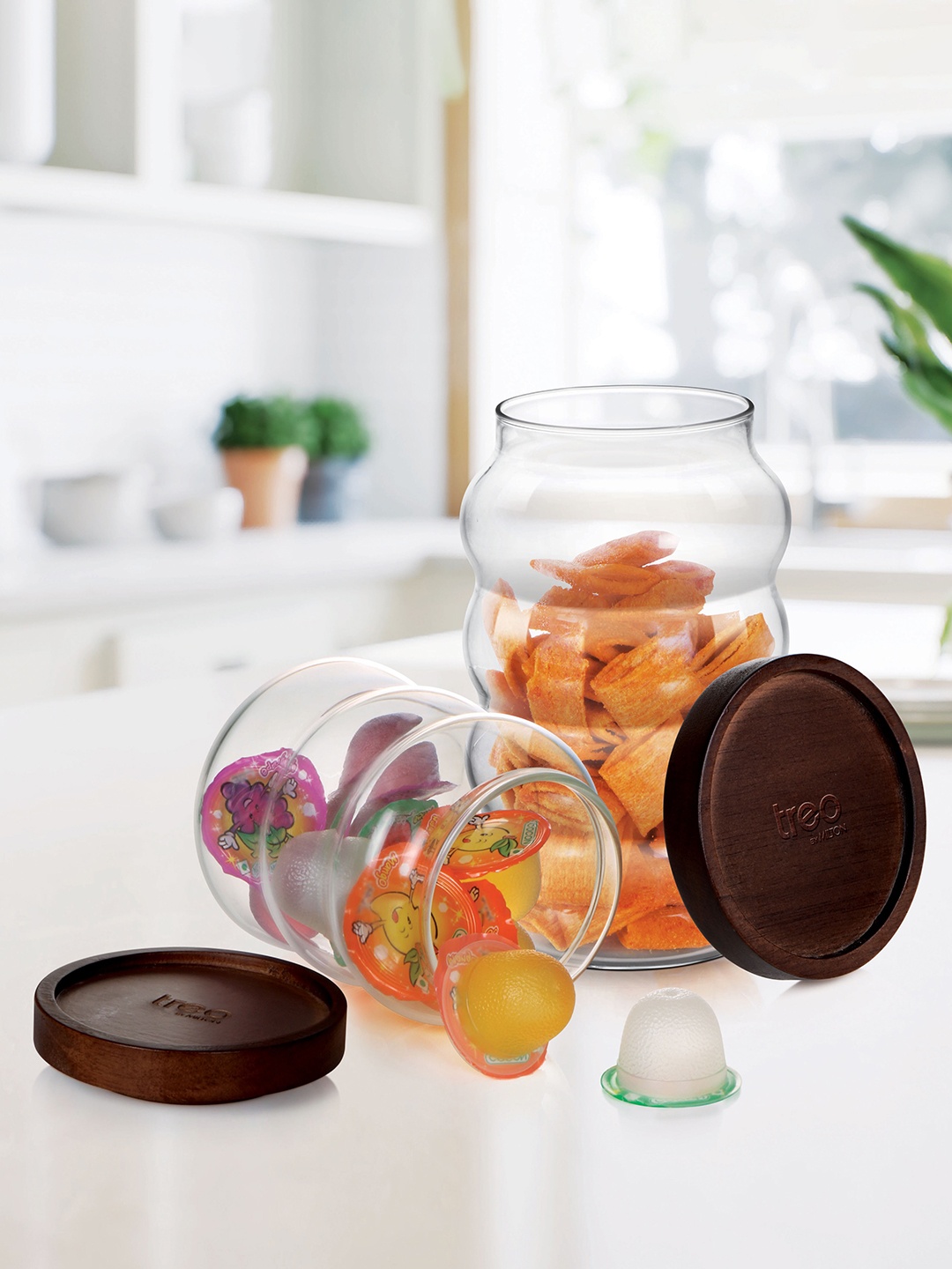

Treo Transparent Belly Storage Jar With Wooden Lid 750 ml