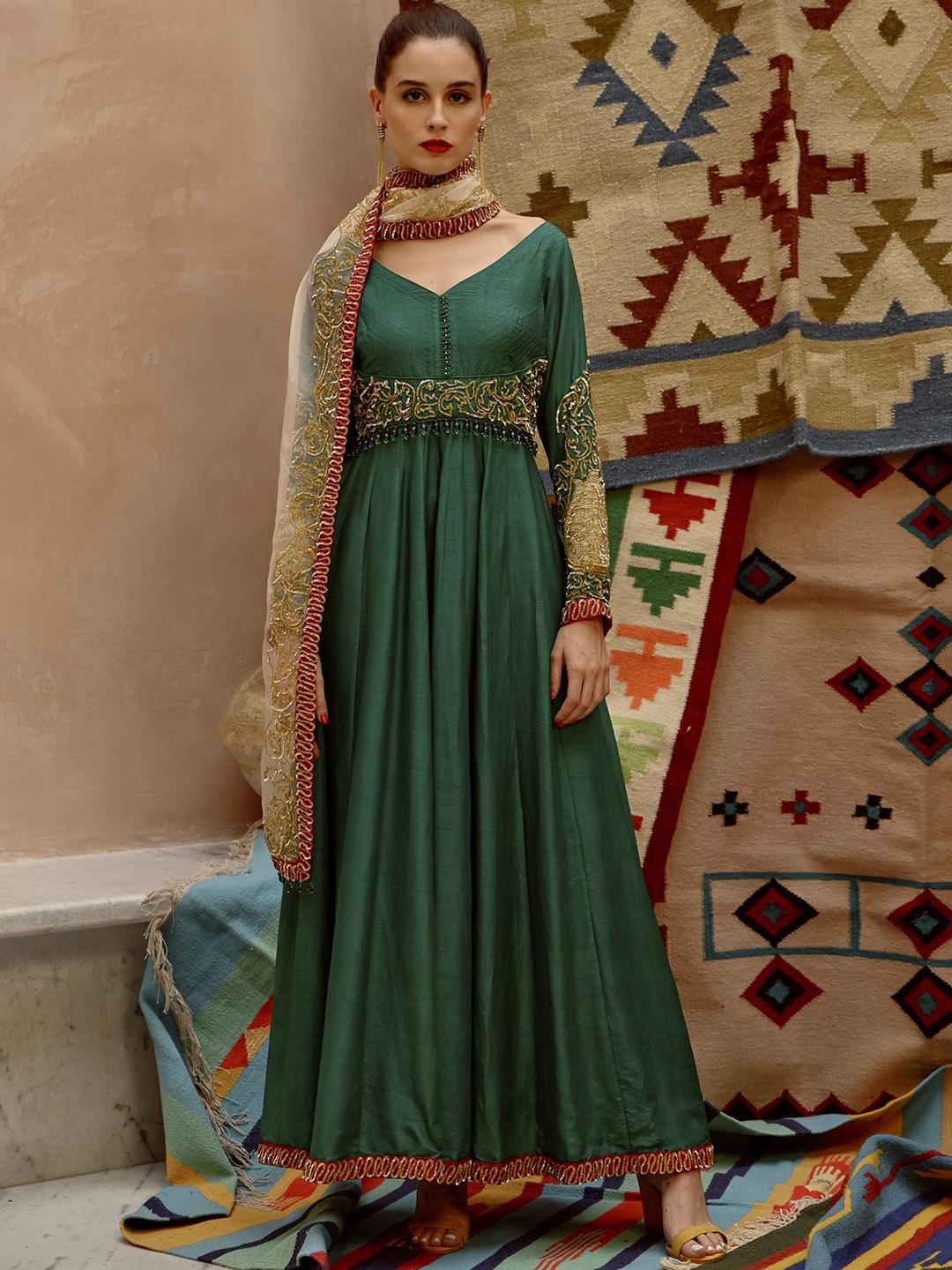 

Pallavi Jaipur Ethnic Motifs Embroidered Sequinned Kurta With Trousers & Dupatta, Green
