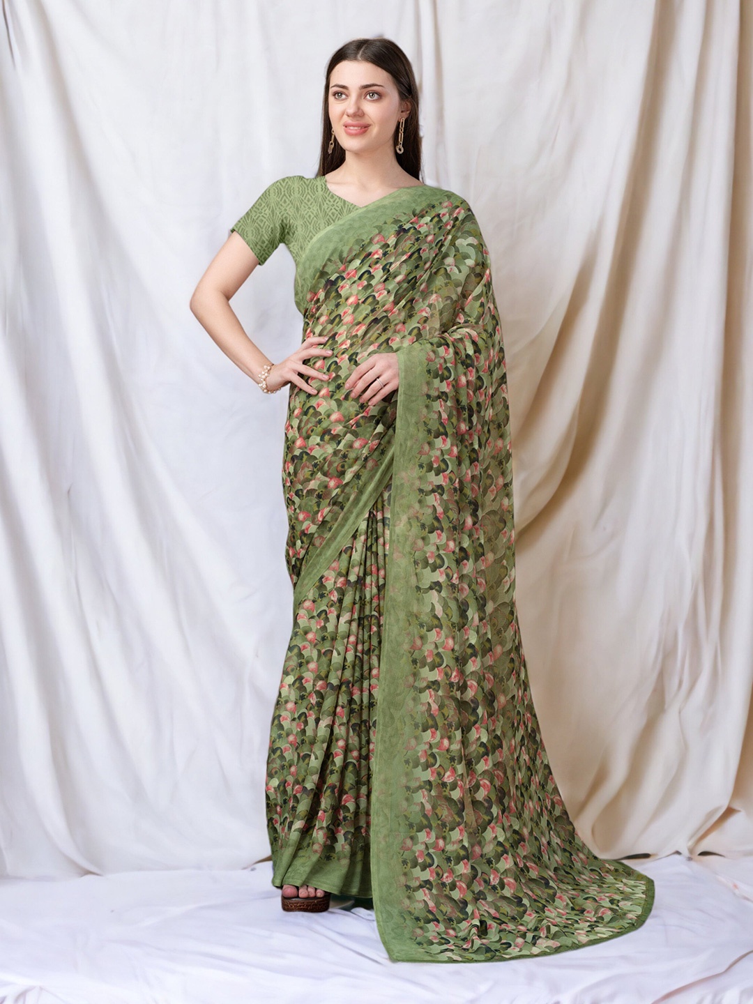 

DIVASTRI Floral Printed Saree, Green