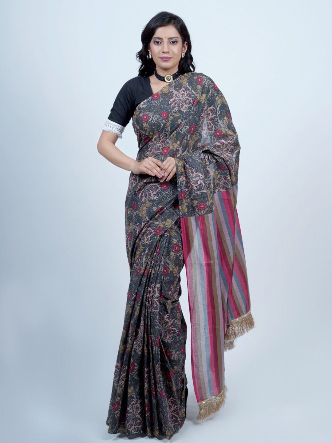 

BUTA BUTI Floral Printed Pure Cotton Saree, Charcoal