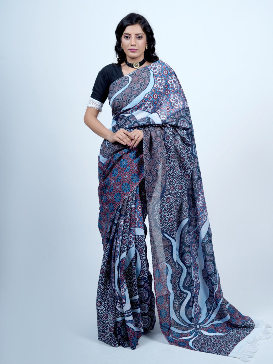 

BUTA BUTI Ethnic Motifs Printed Pure Cotton Saree, Navy blue