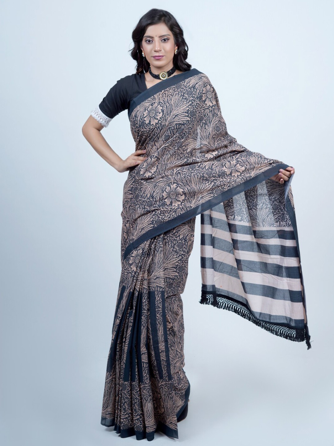 

BUTA BUTI Floral Printed Tasseled Pure Cotton Saree, Black