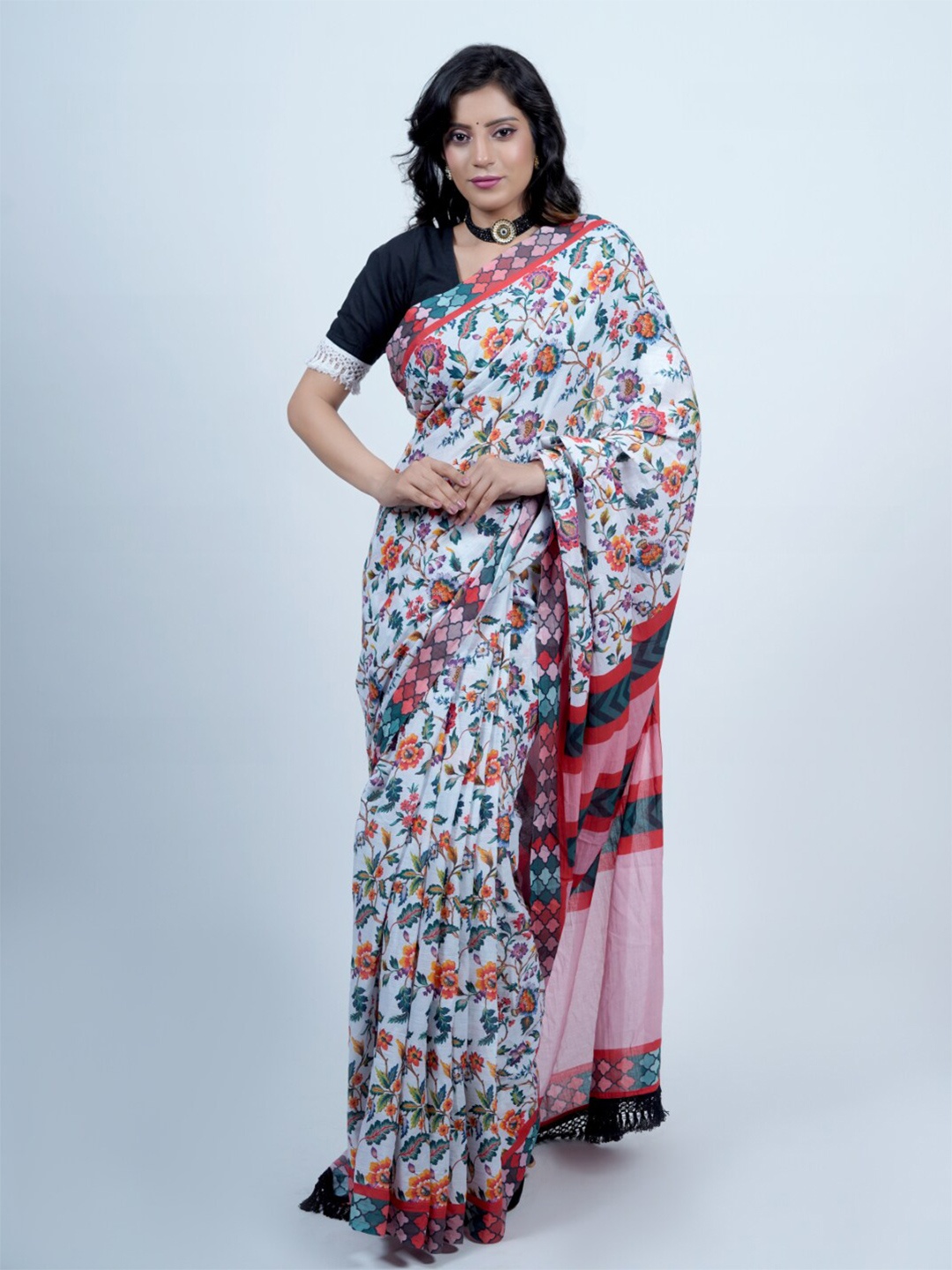 

BUTA BUTI Floral Printed Tasseled Pure Cotton Saree, White