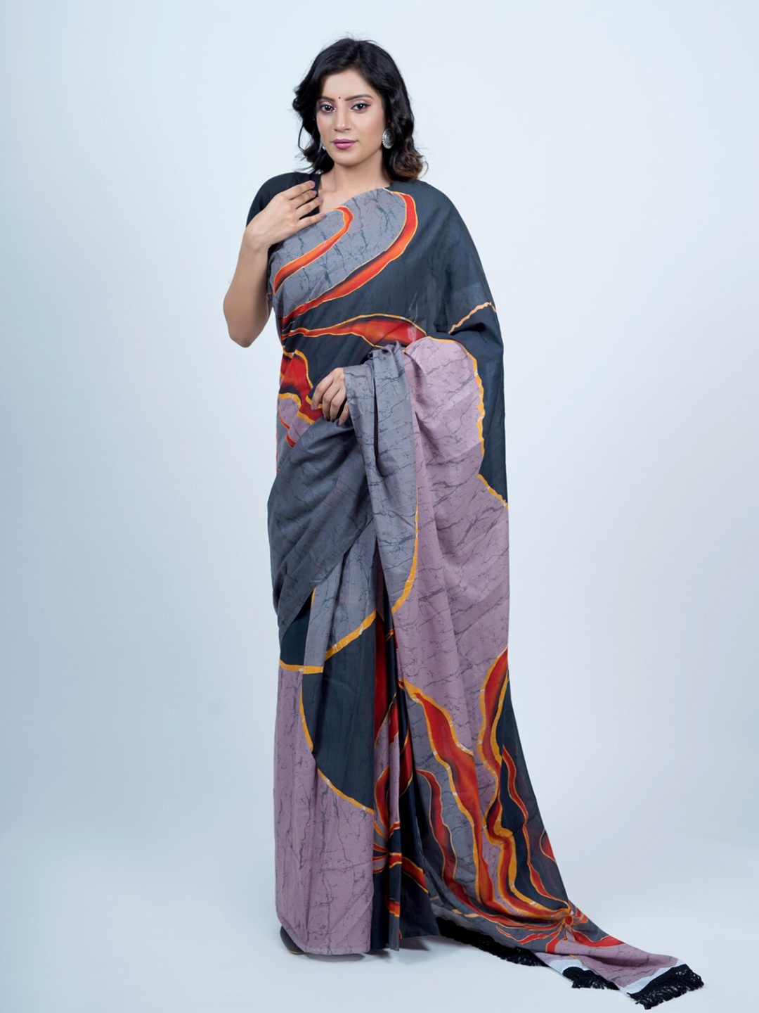 

BUTA BUTI Batik Printed Pure Cotton Saree, Grey