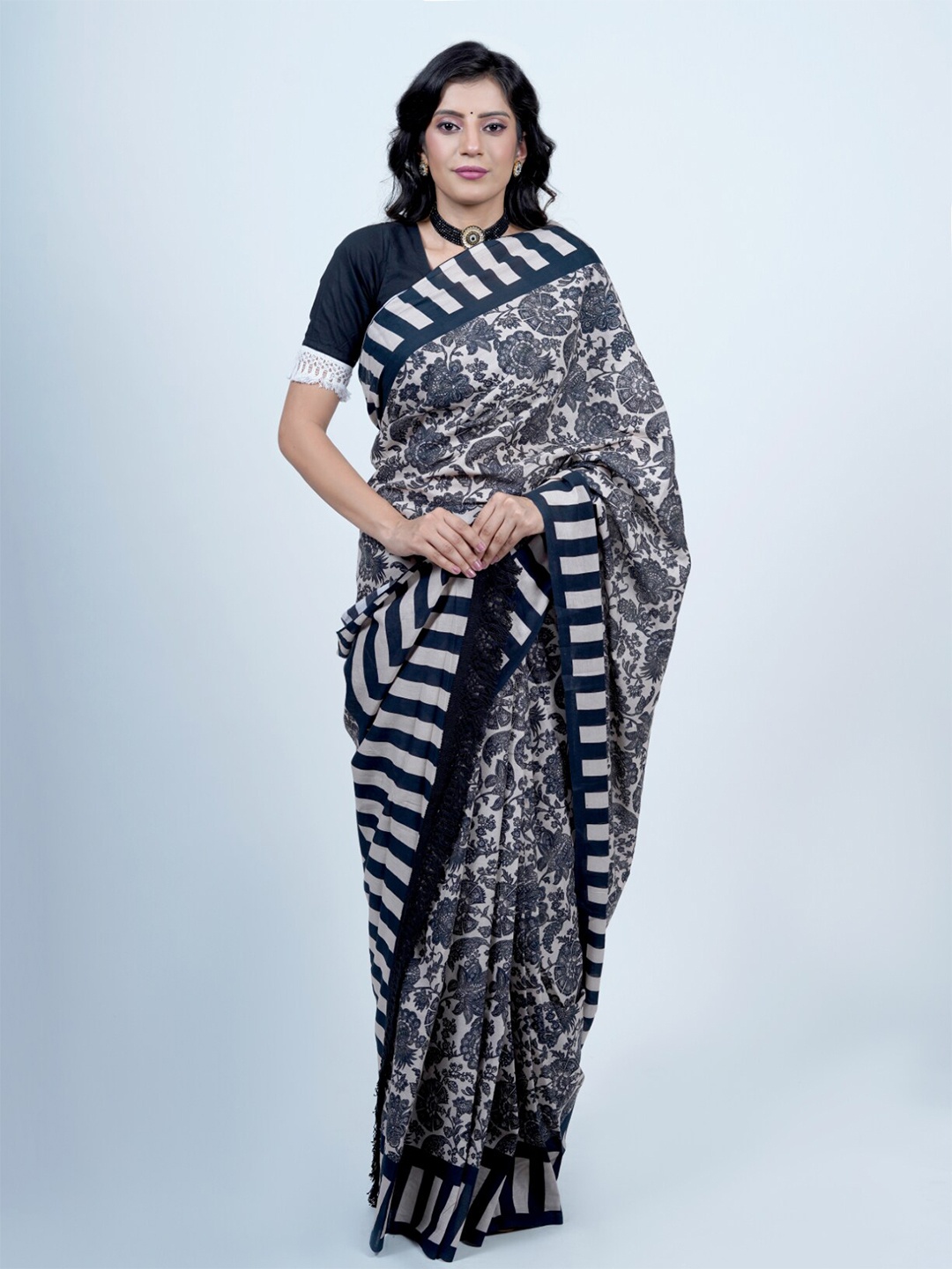 

BUTA BUTI Floral Printed Pure Cotton Saree, Black