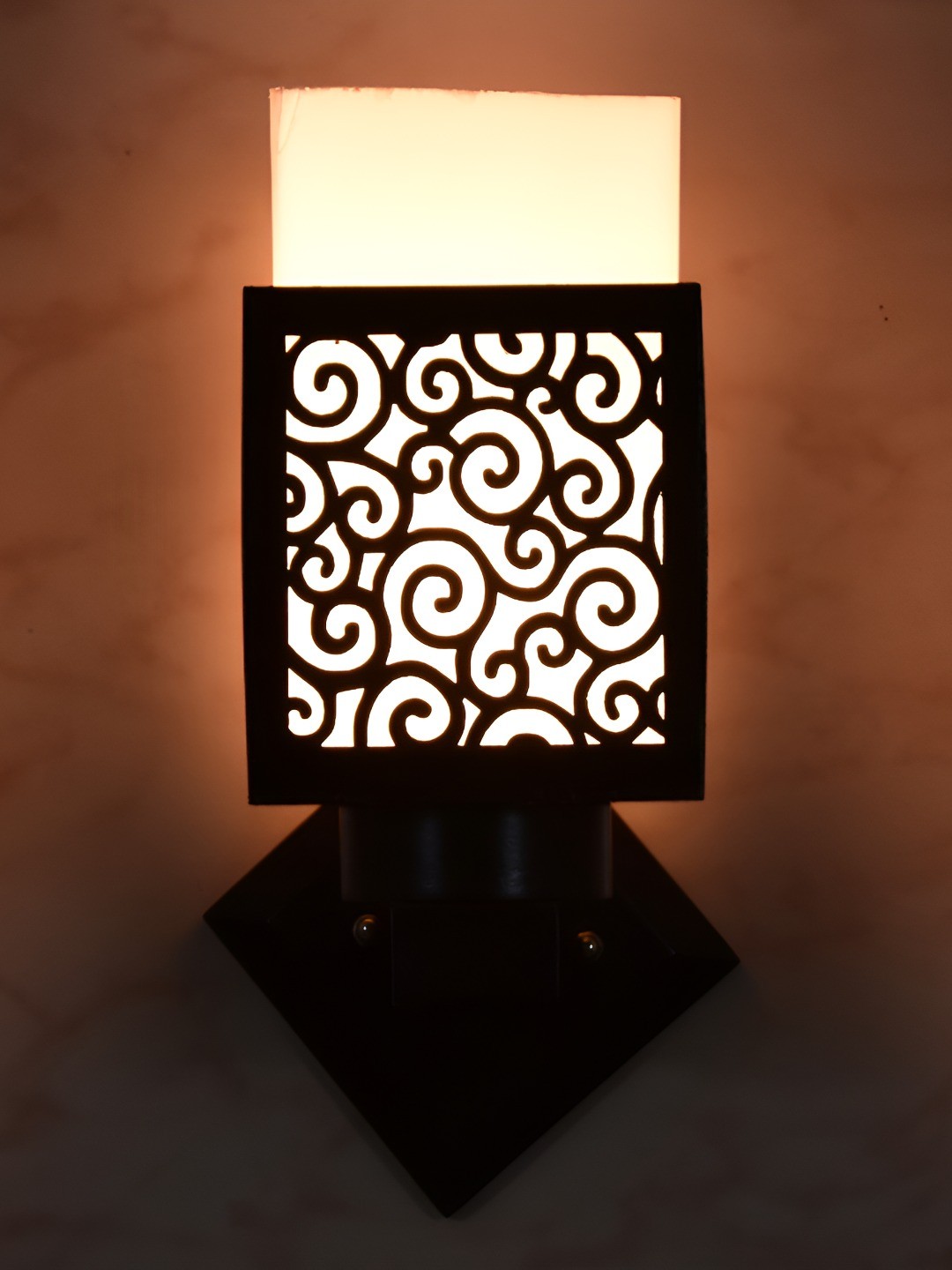 

Afast Black & White Wooden Traditional Square Shaped Wall Lamp