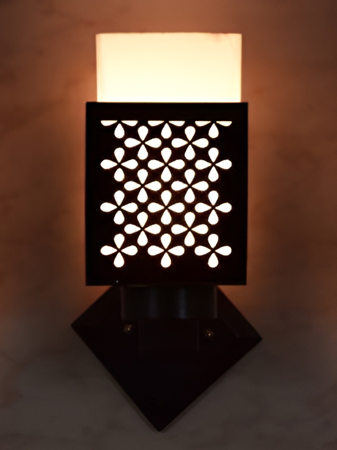 

Afast Black & White Wooden Traditional Square Shaped Wall Lamp