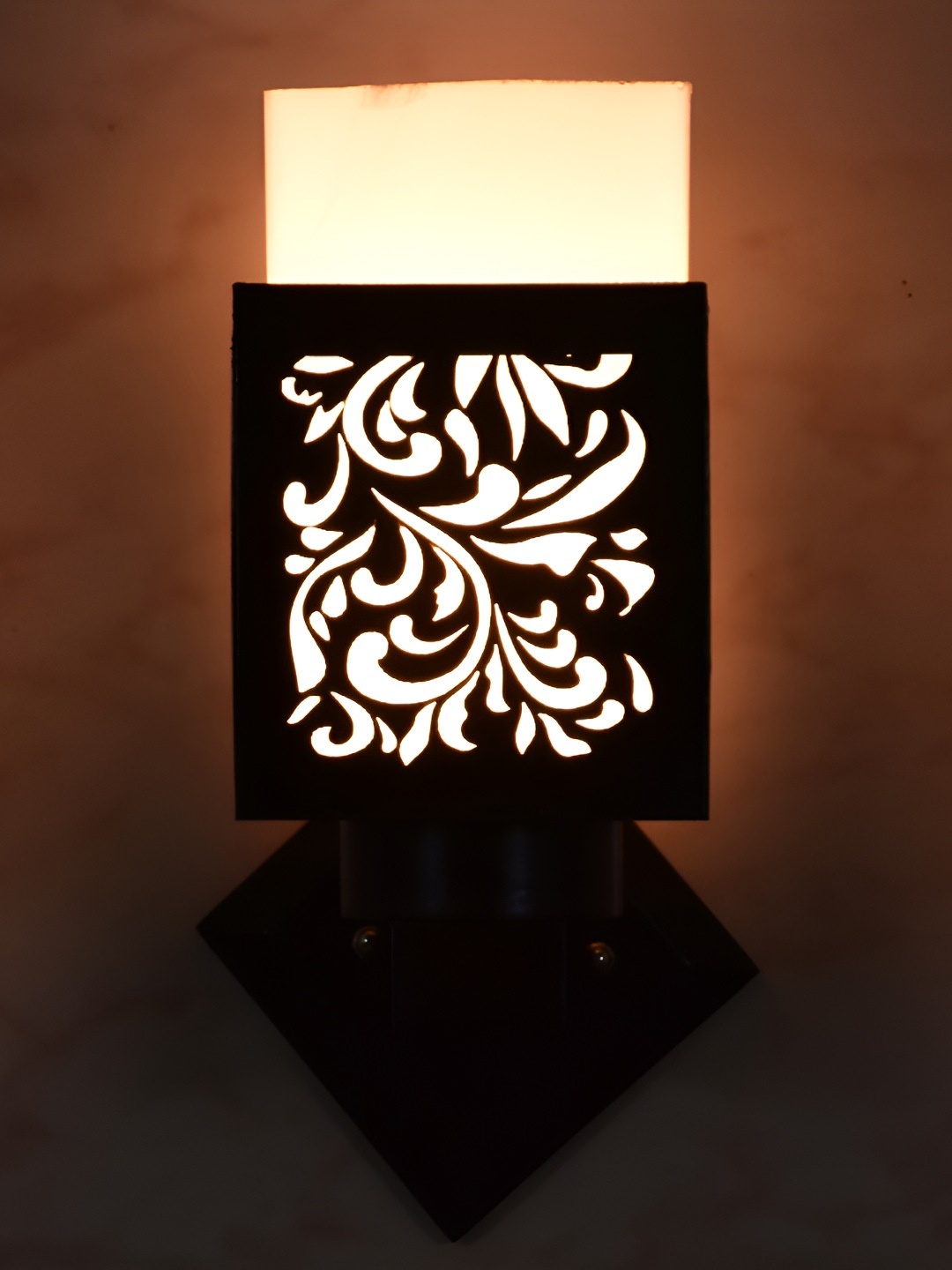 

Afast Black & White Textured Wooden Square Shaped Wall Lamp