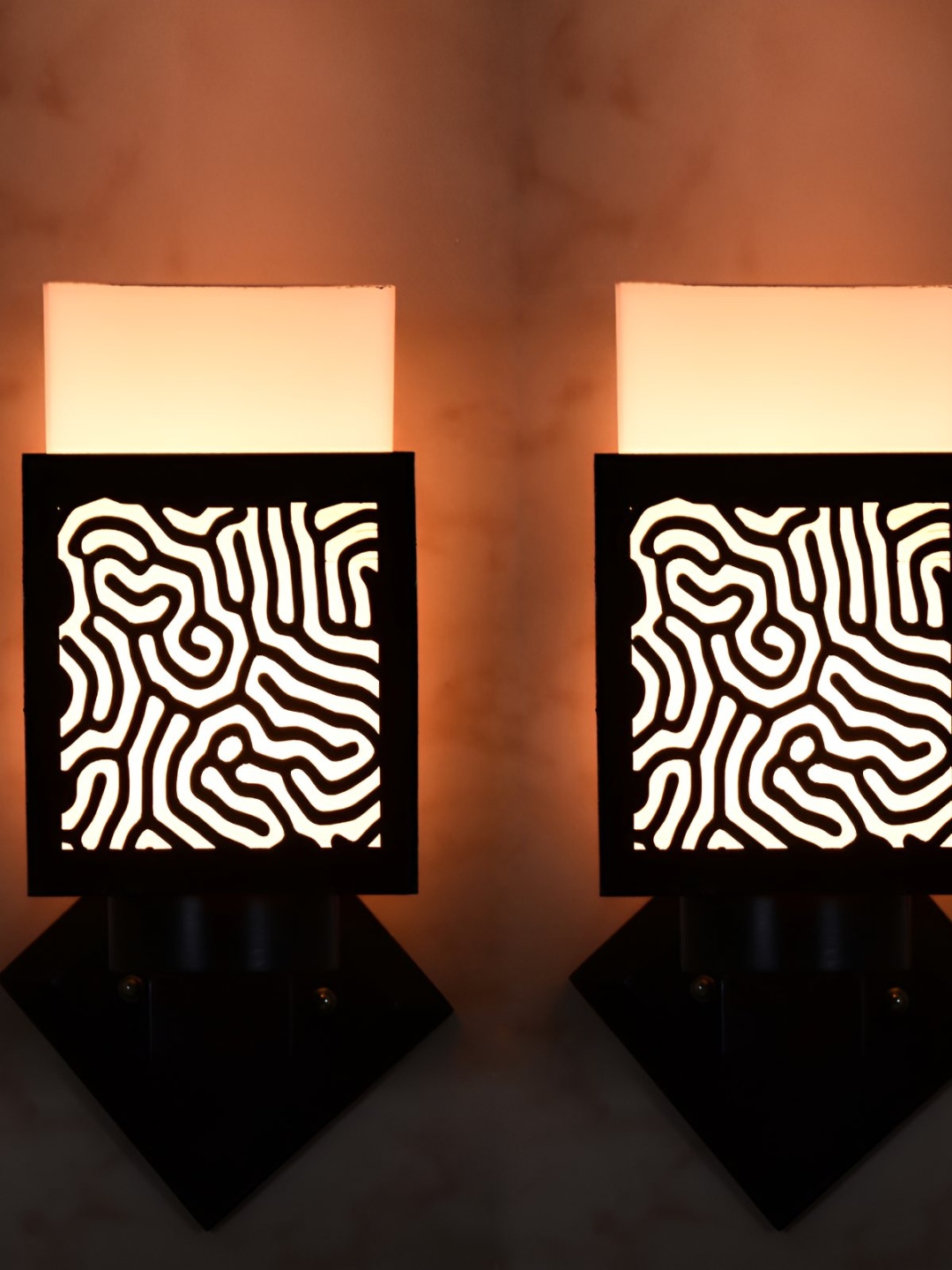 

Afast White & Black Textured Wall Lamps