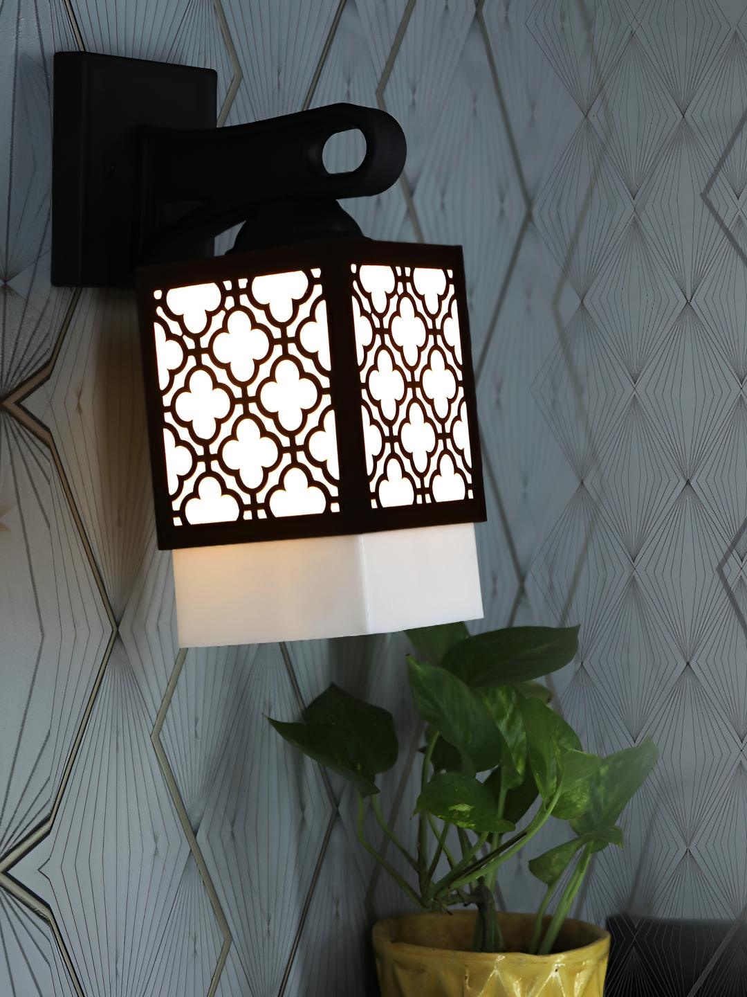 

Afast Black Textured Wooden Traditional Square Shaped Wall Lamp