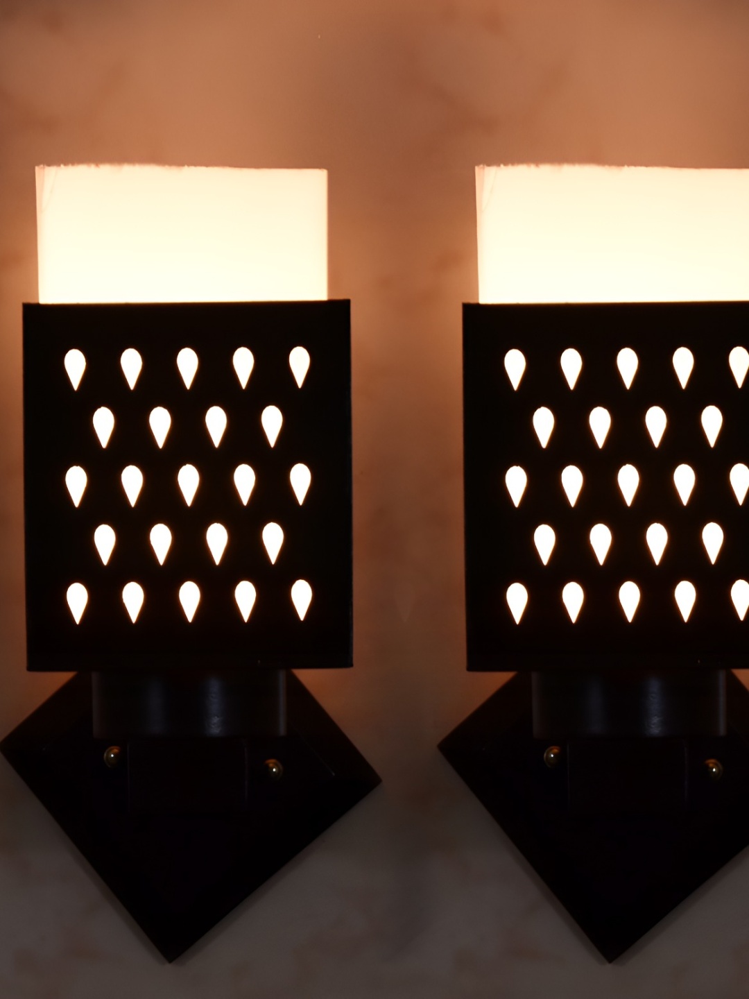 

Afast Black & White 2 Pieces Wood Traditional Textured Square Shaped Wall Lamp