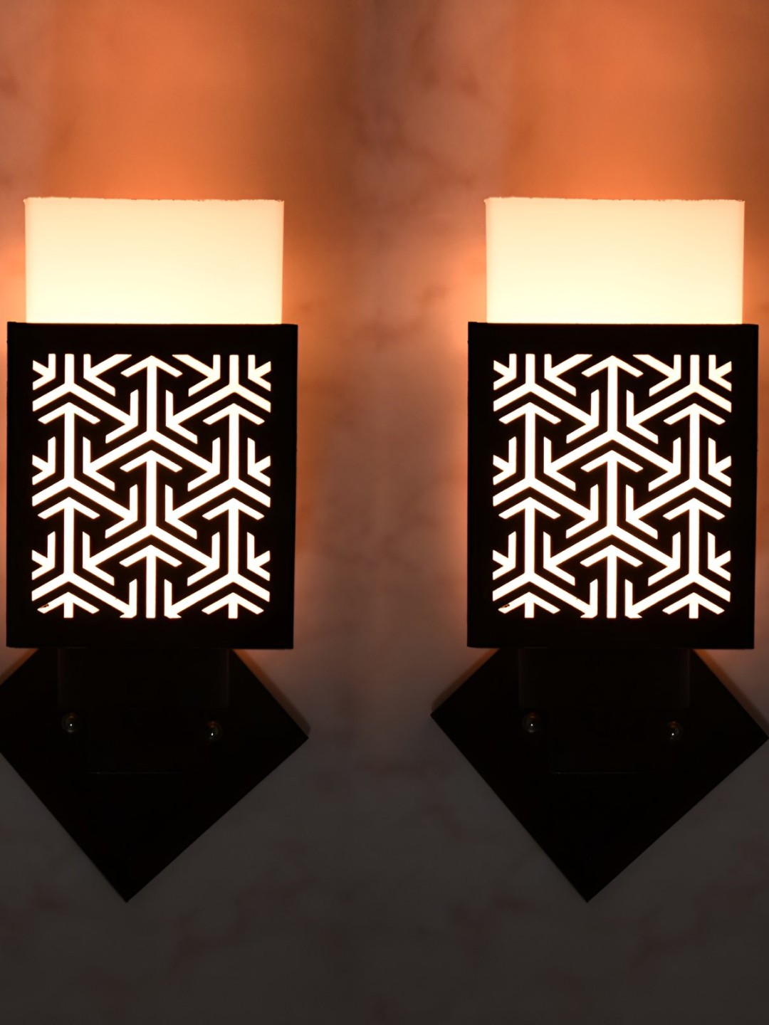 

Afast Black & White 2 Pieces Textured Contemporary Square Shaped Wall Lamps