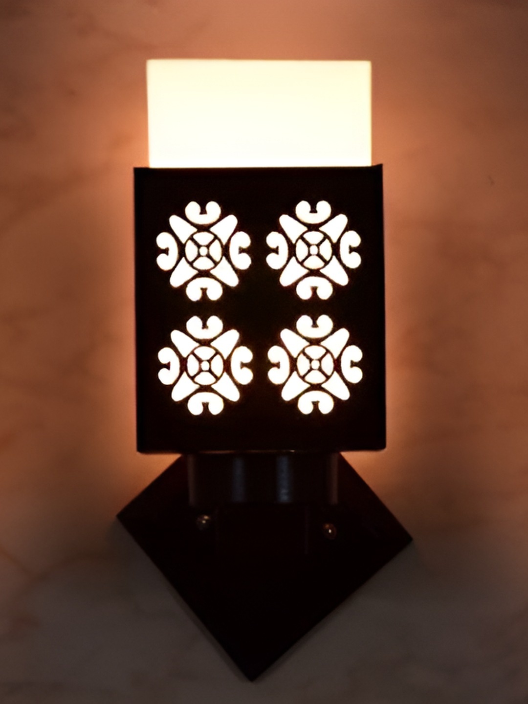 

Afast White &Black Textured Wooden Square Shaped Wall Lamp