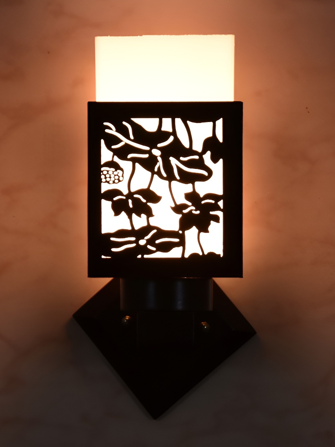 

Afast Black & White Wooden Traditional Square Shaped Wall Lamp