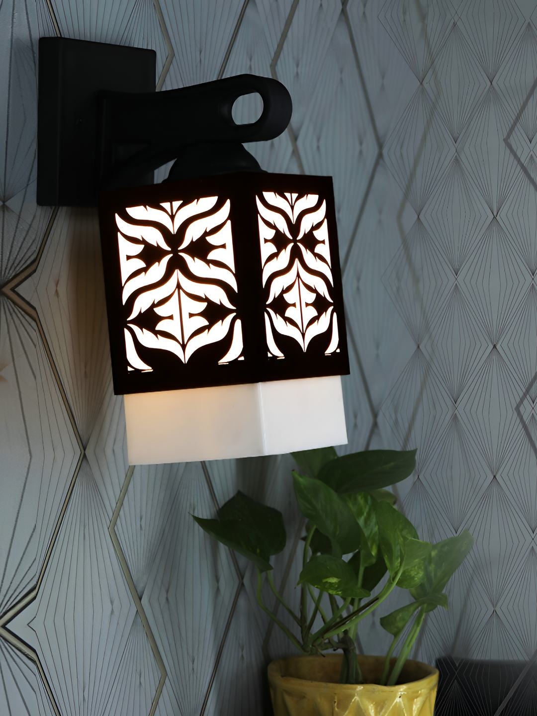 

Afast White & Black Solid Wooden Traditional Wall Lamp
