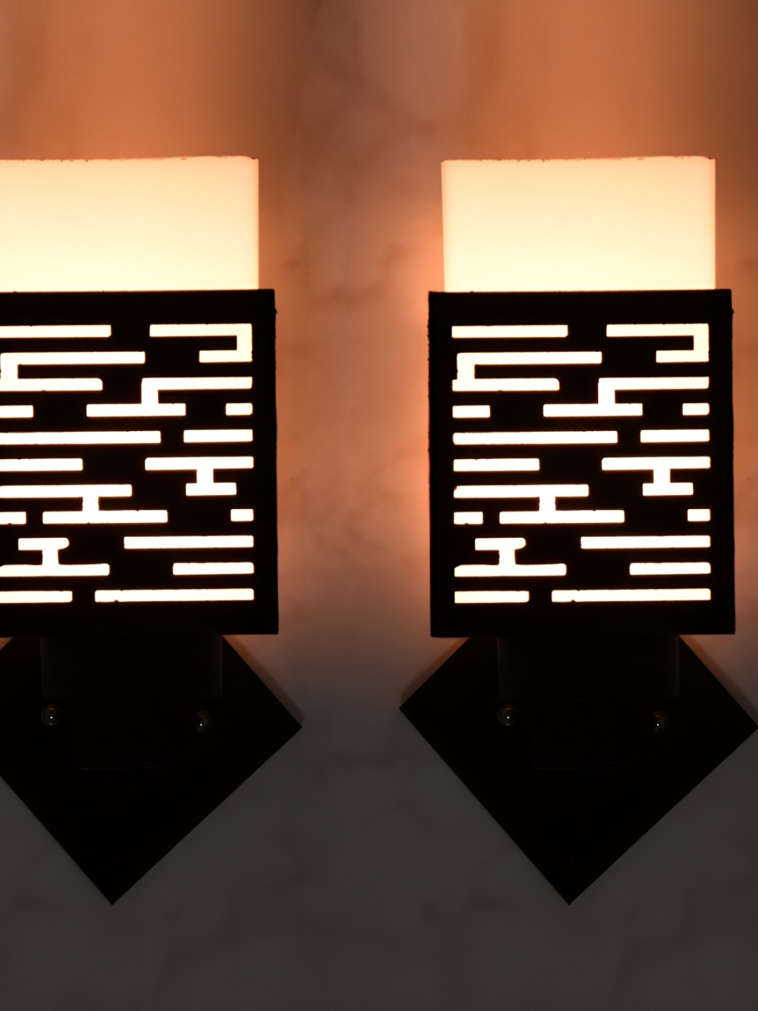 

Afast Black & White 2 pieces Textured Square Shaped Wall Lamp