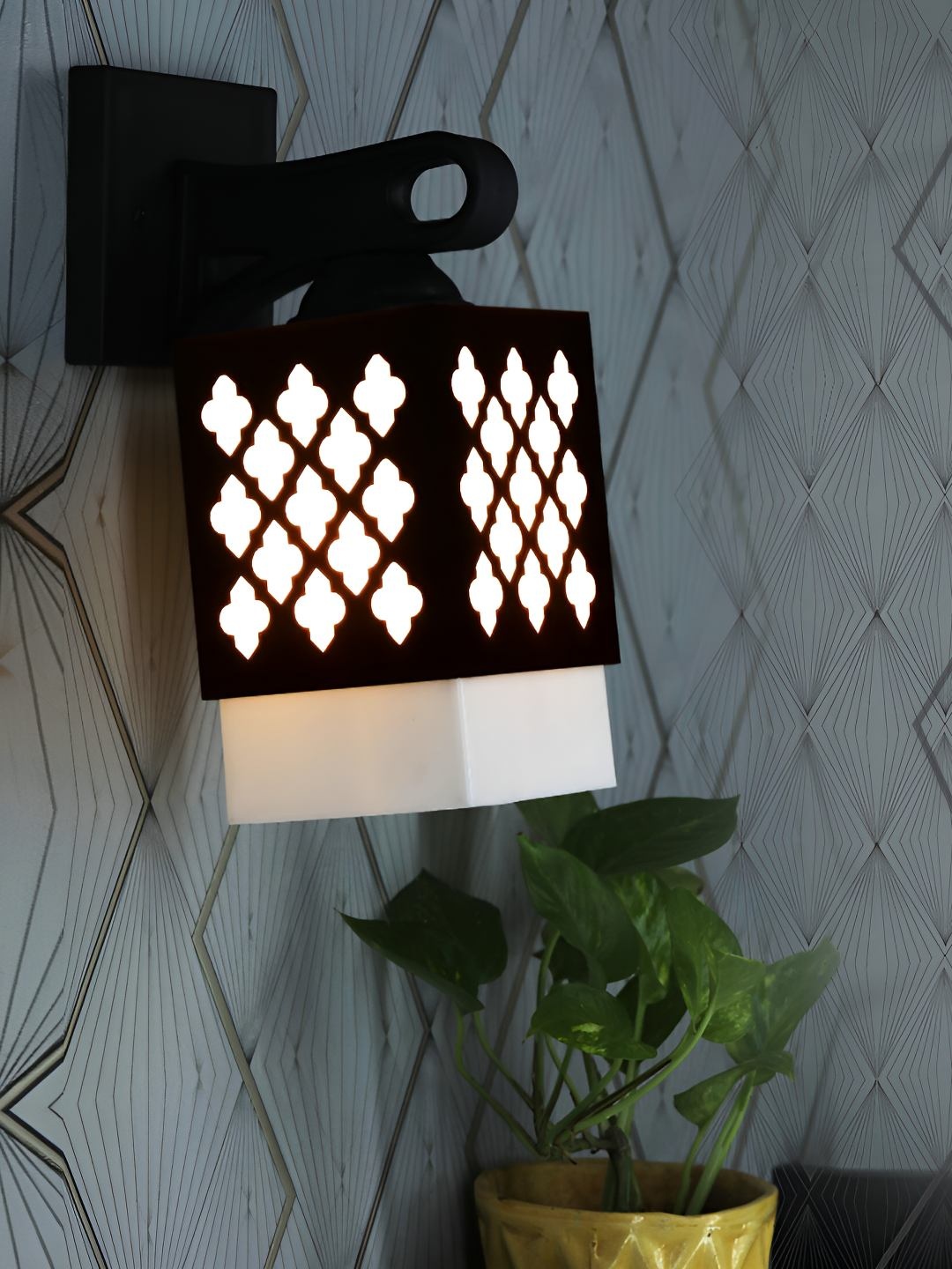 

Afast Black & White Wooden Traditional Square Shaped Wall Lamp