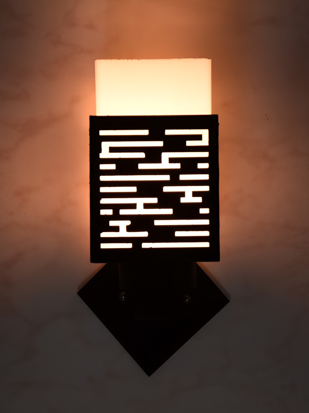 

Afast White & Black Textured Contemporary Square Shaped Wall Lamp