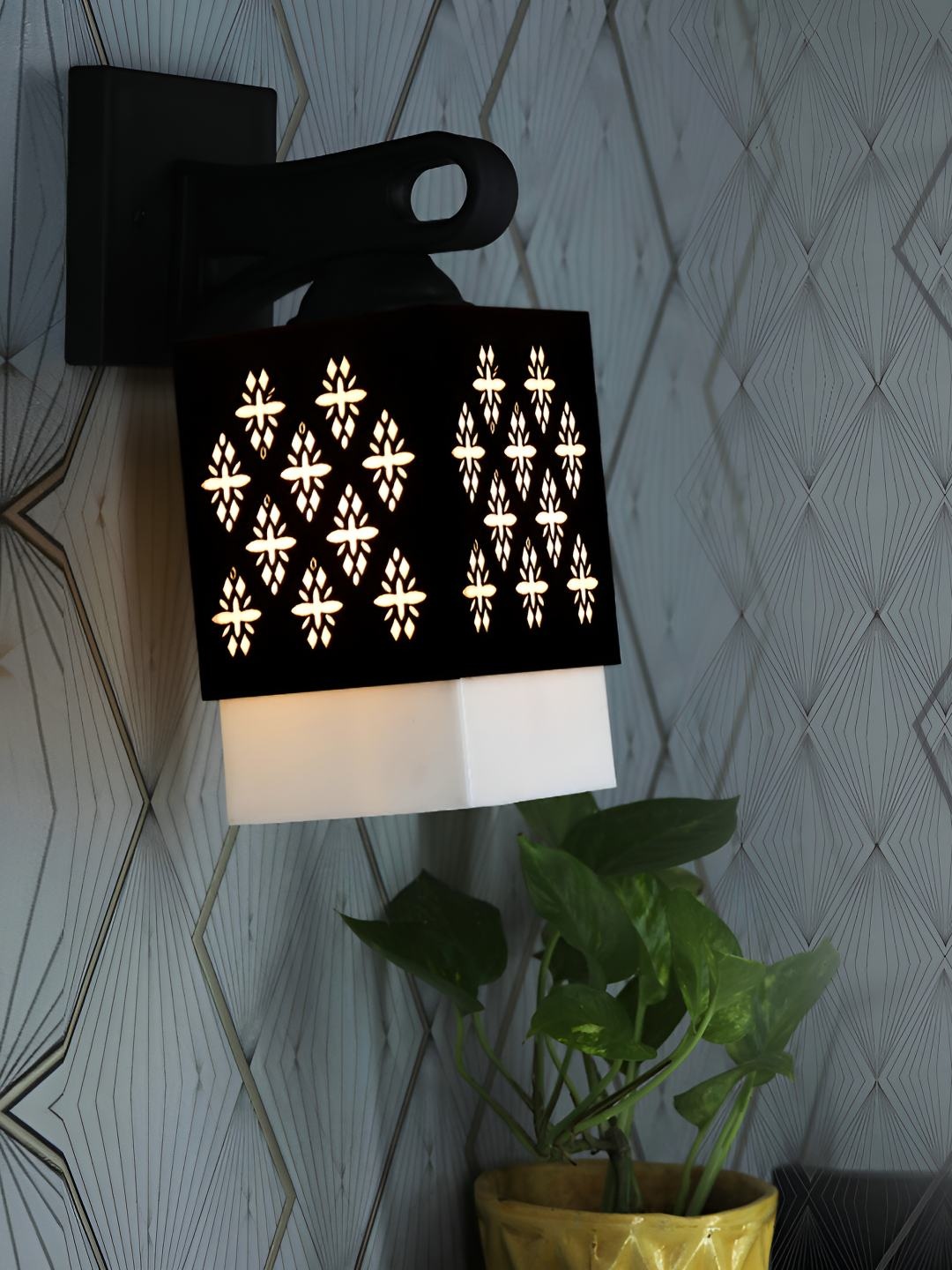 

Afast Black & White Wooden Traditional Square Shaped Wall Lamp