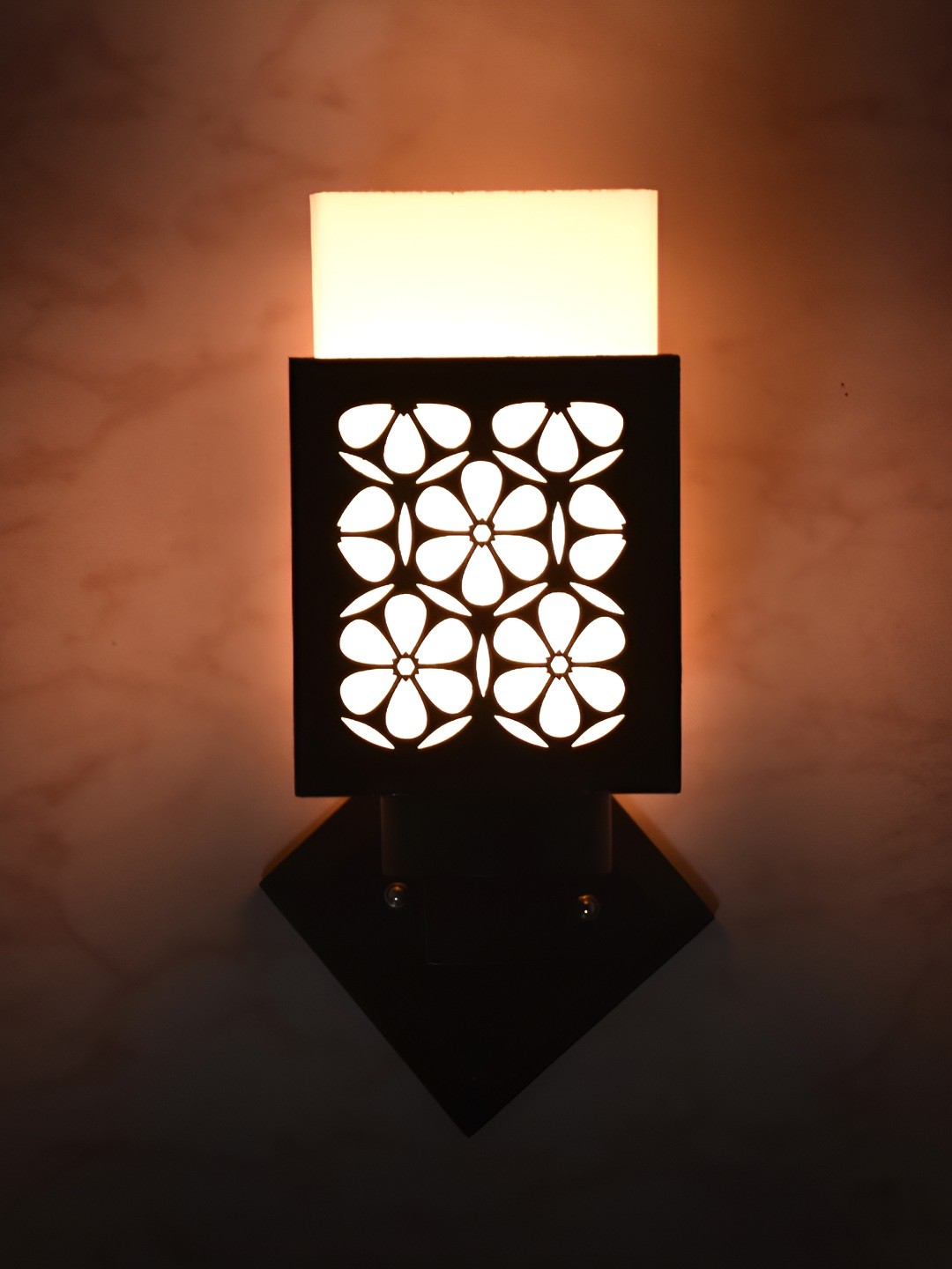

Afast Black & White Textured Wood Traditional Square Shaped Wall Lamp