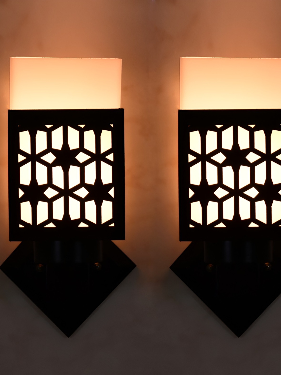 

Afast White & Black 2 Pieces Textured Contemporary Square Shaped Wall Lamps