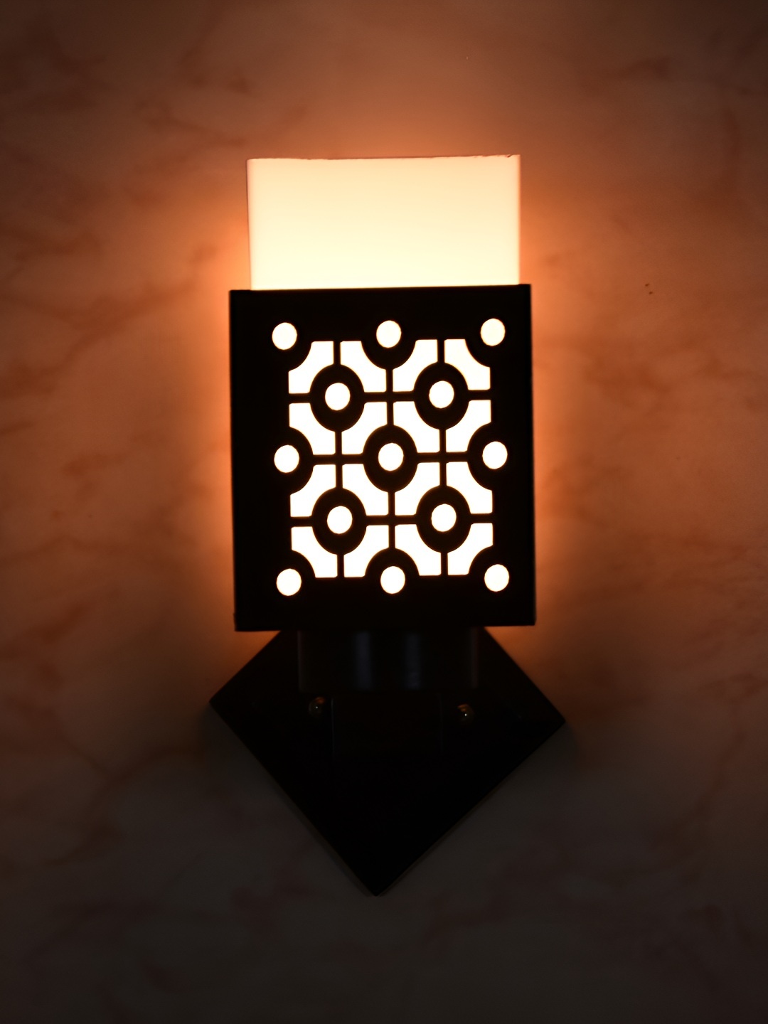 

Afast Black & White Wood Traditional Textured Square Shaped Wall Lamp