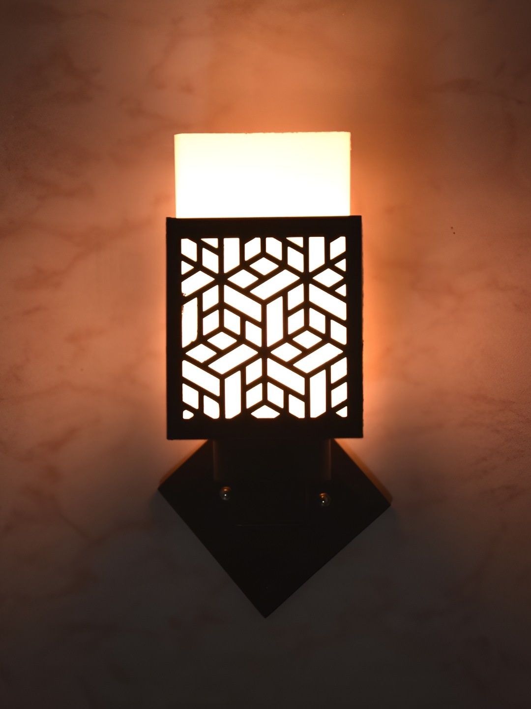 

Afast Black & White Wood Traditional Square Shaped Wall Lamp