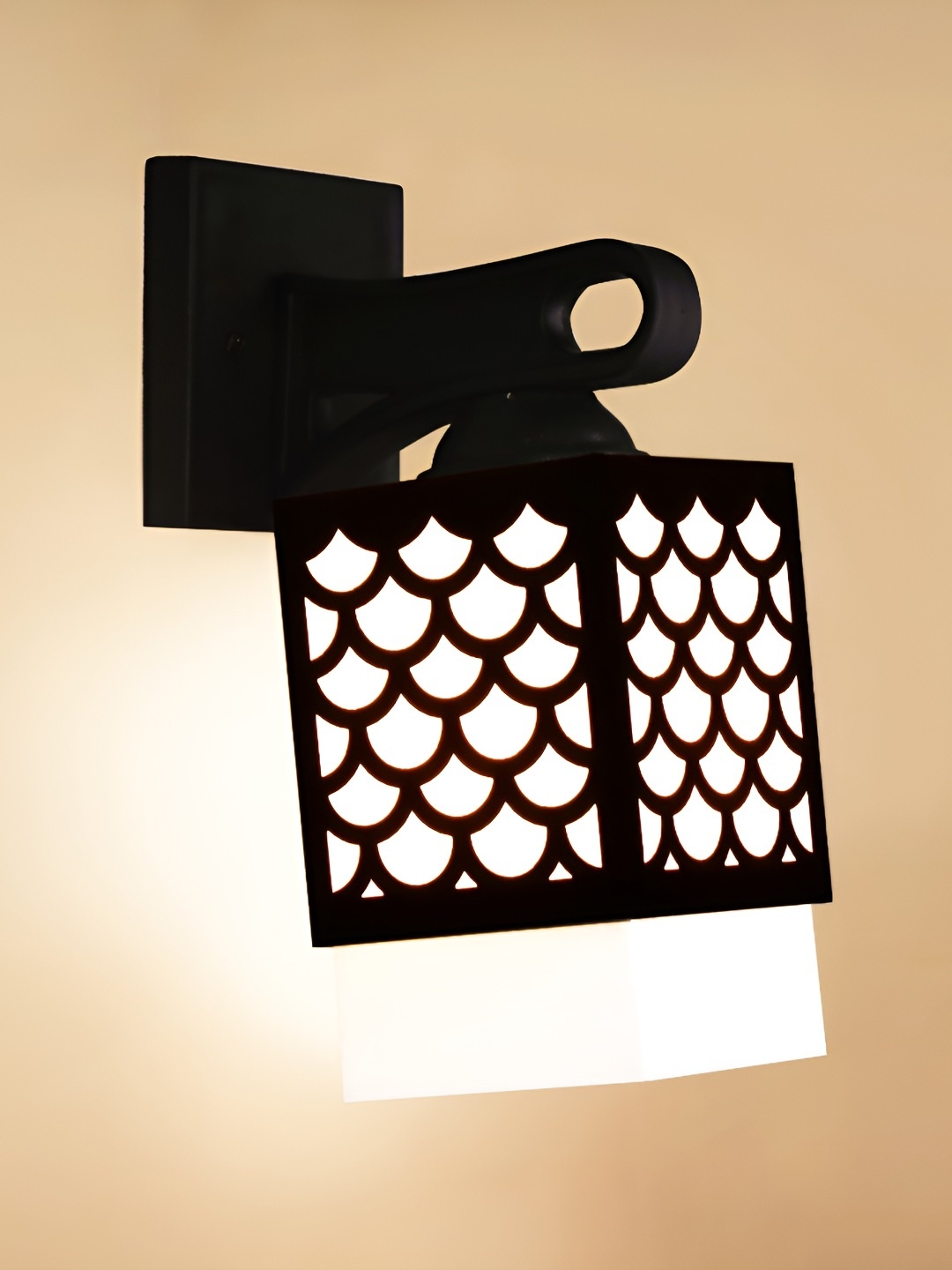 

Afast Black & White Wooden Square Shaped Wall Lamp